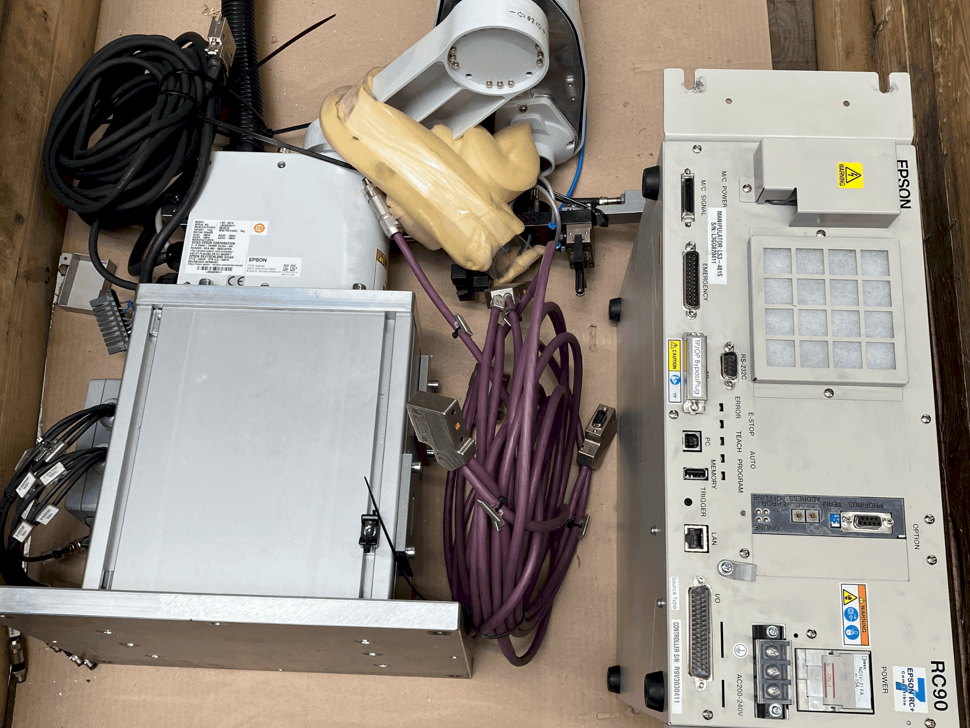 A EPSON LS6-602S gép elölnézete