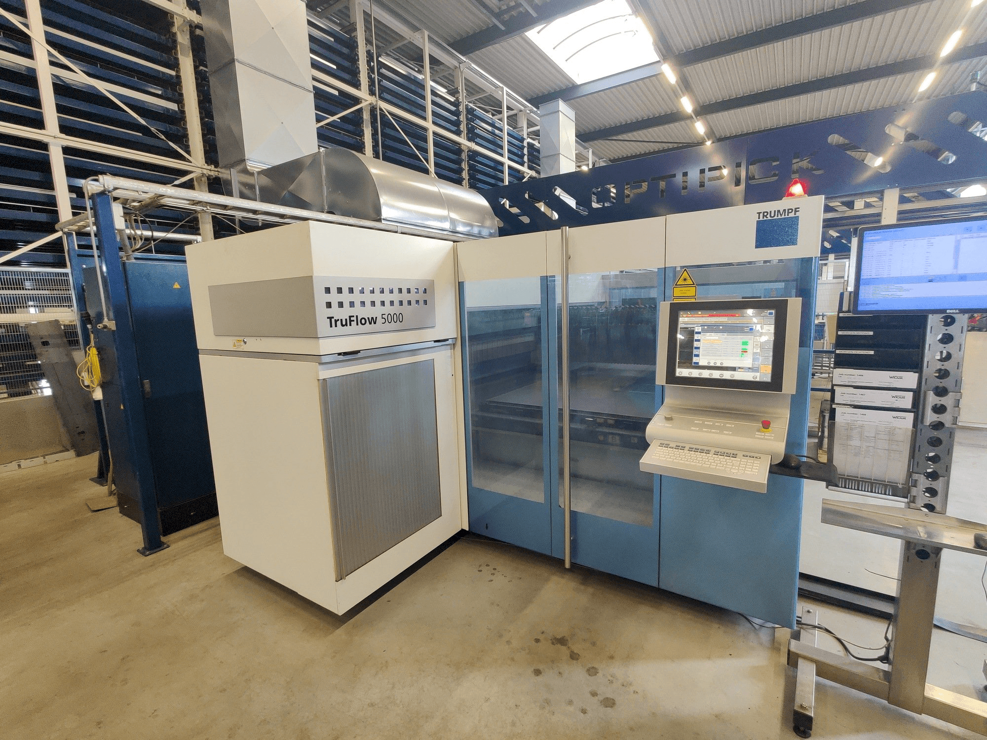 A Trumpf TruLaser 3030 gép elölnézete