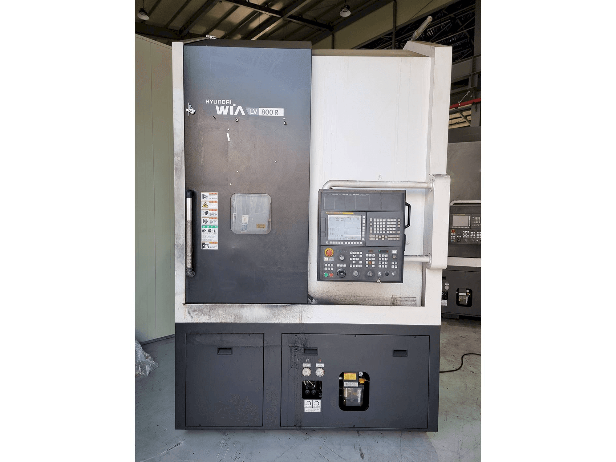 A Hyundai Wia LV800R gép elölnézete