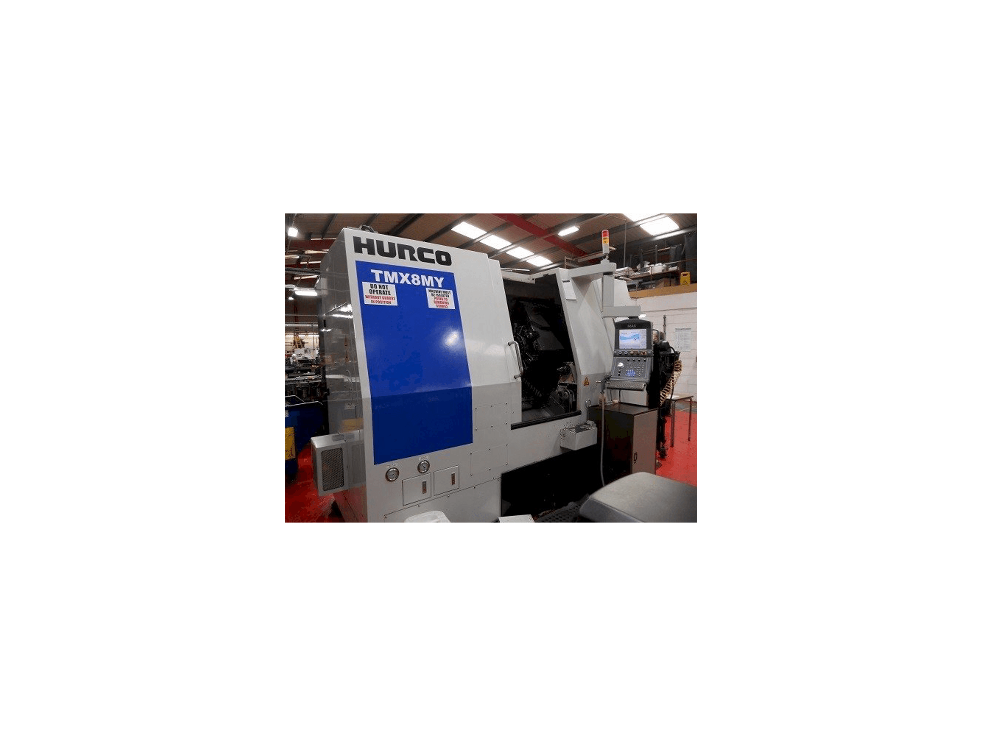 A Hurco TMX 8MY gép elölnézete