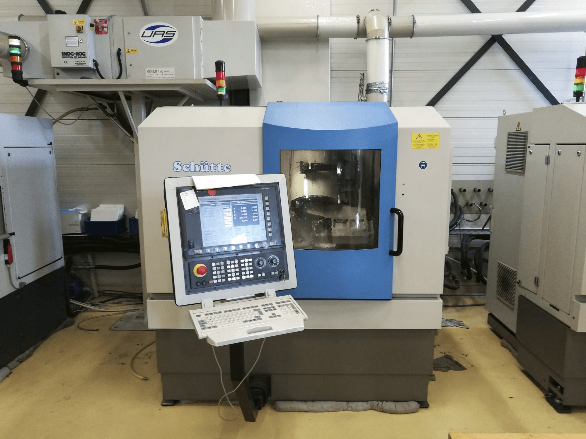 A Schuette WU305L gép elölnézete