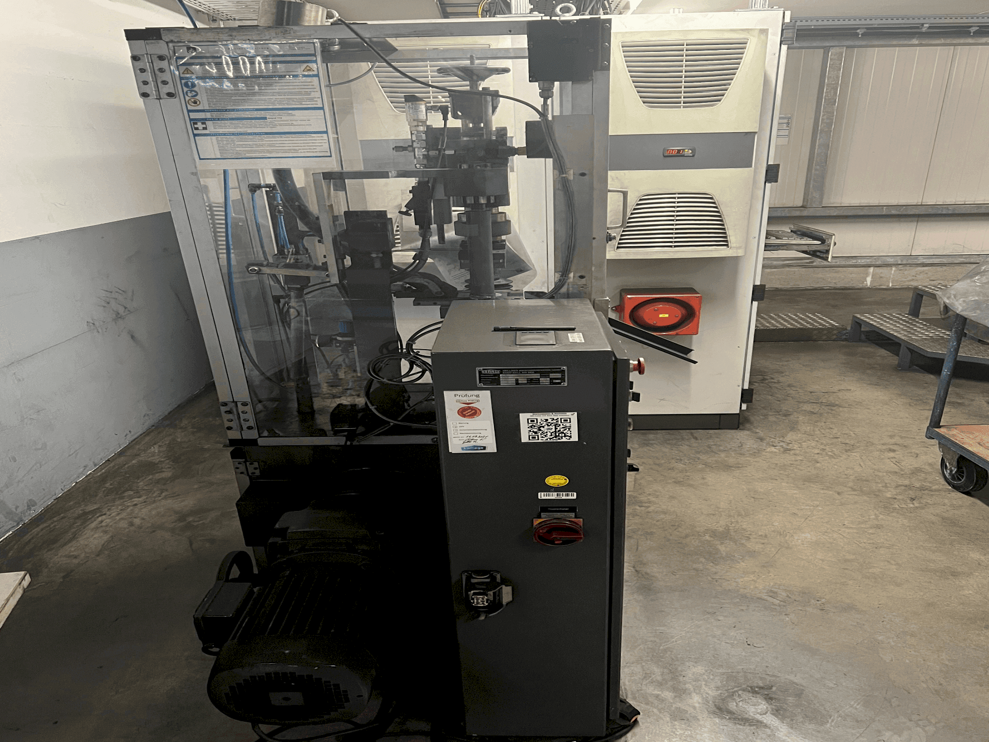 A KOMAGE K 6 Mechanical Powder Press gép elölnézete