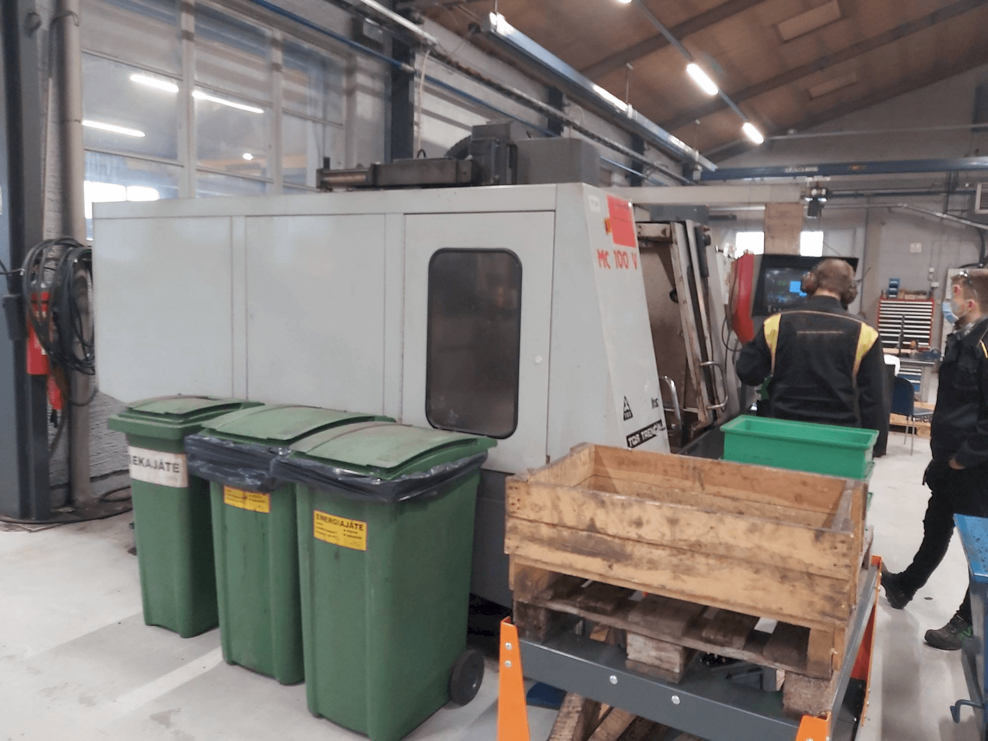 A TOS TRENCÍN MC 100 V gép elölnézete