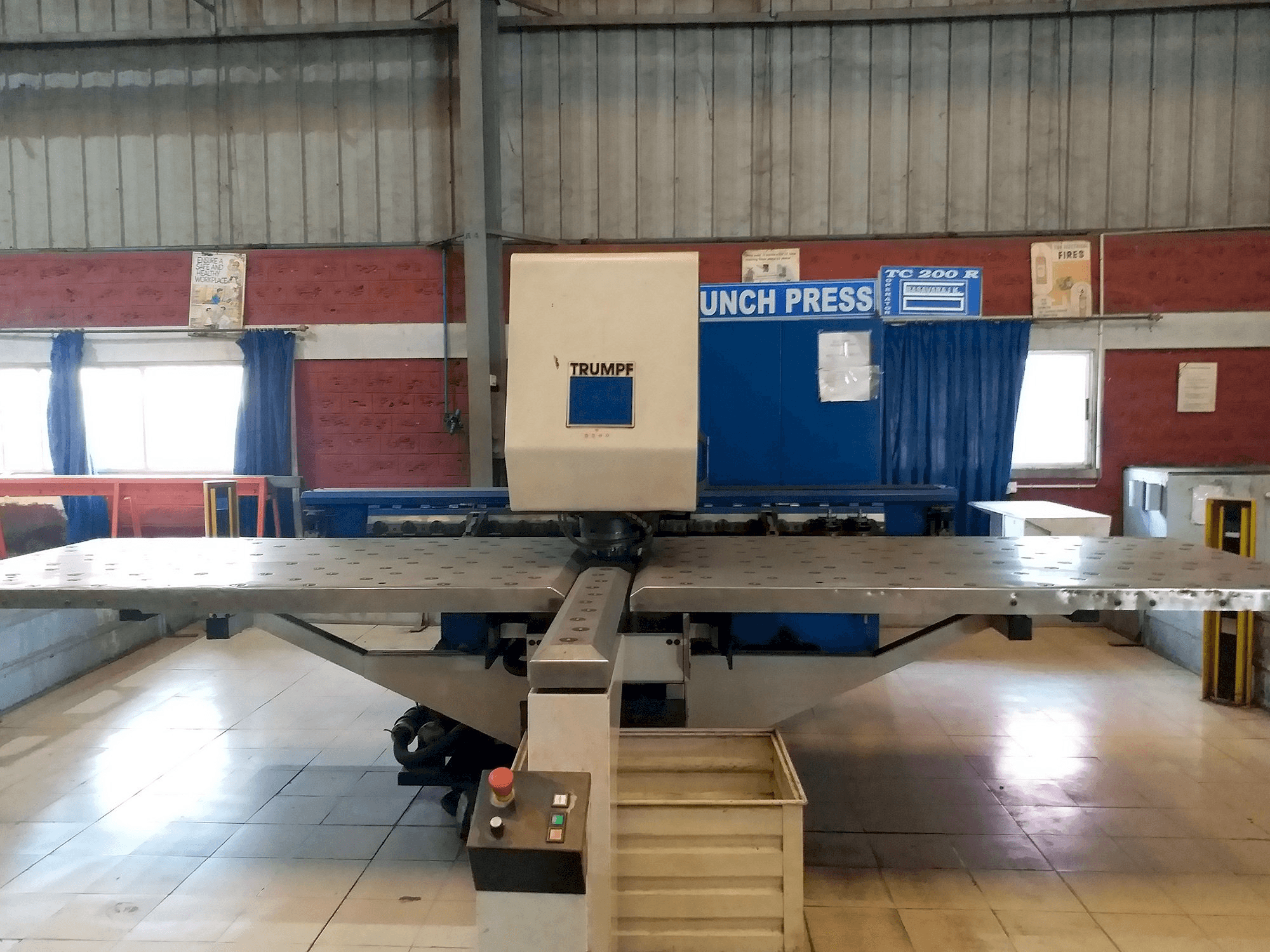 A Trumpf Trumatic 200 gép elölnézete