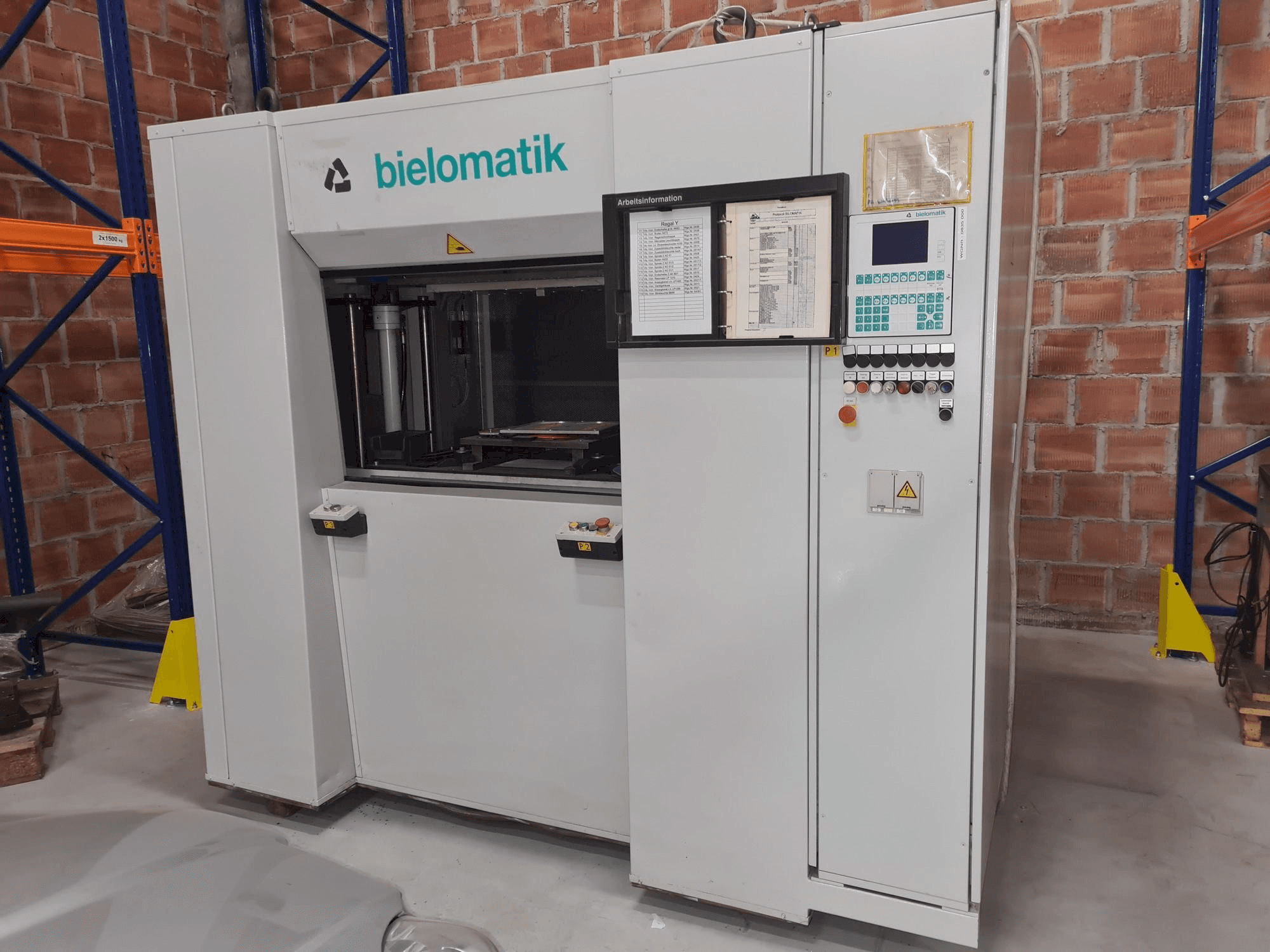 A bielomatik K3215 gép elölnézete