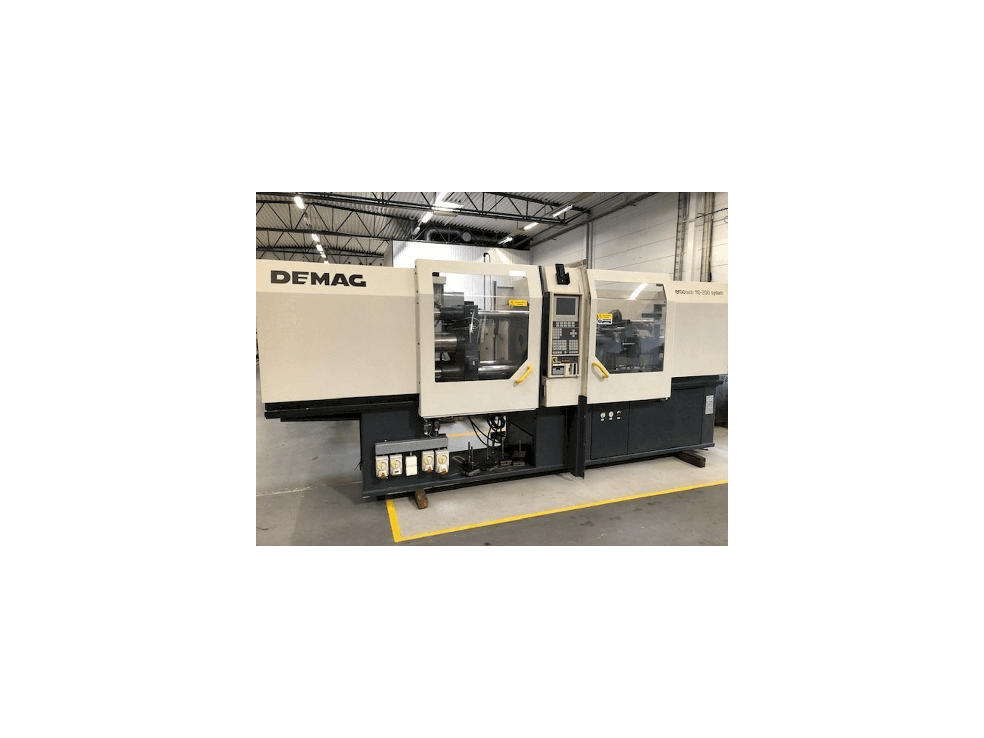 A DEMAG Ergotech 110-200 System gép elölnézete