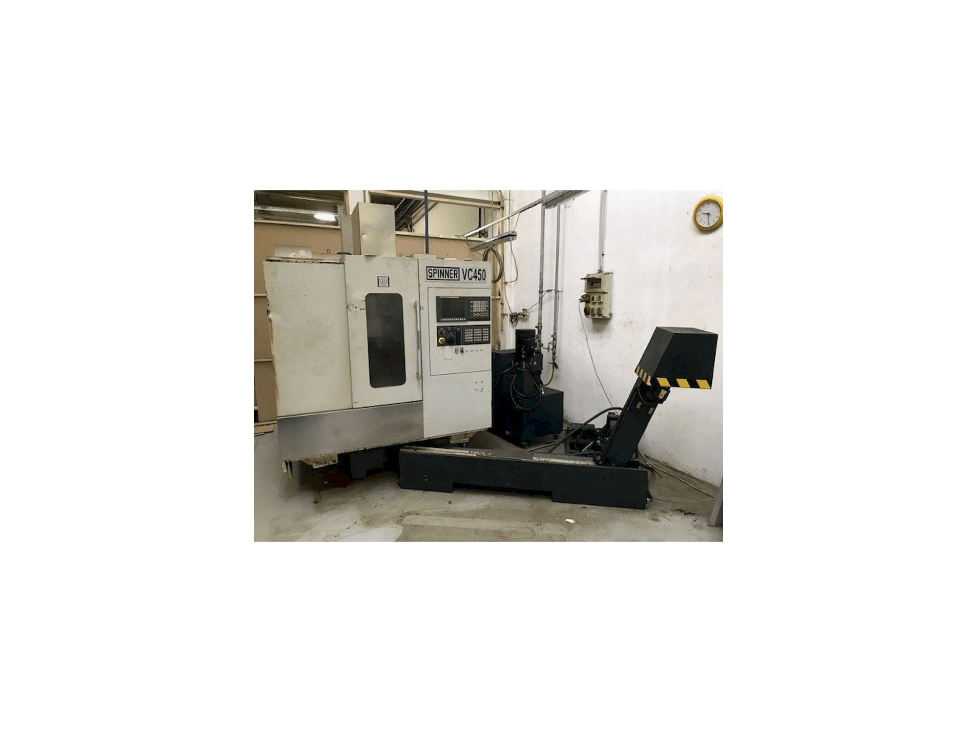 A SPINNER VC 450 gép elölnézete