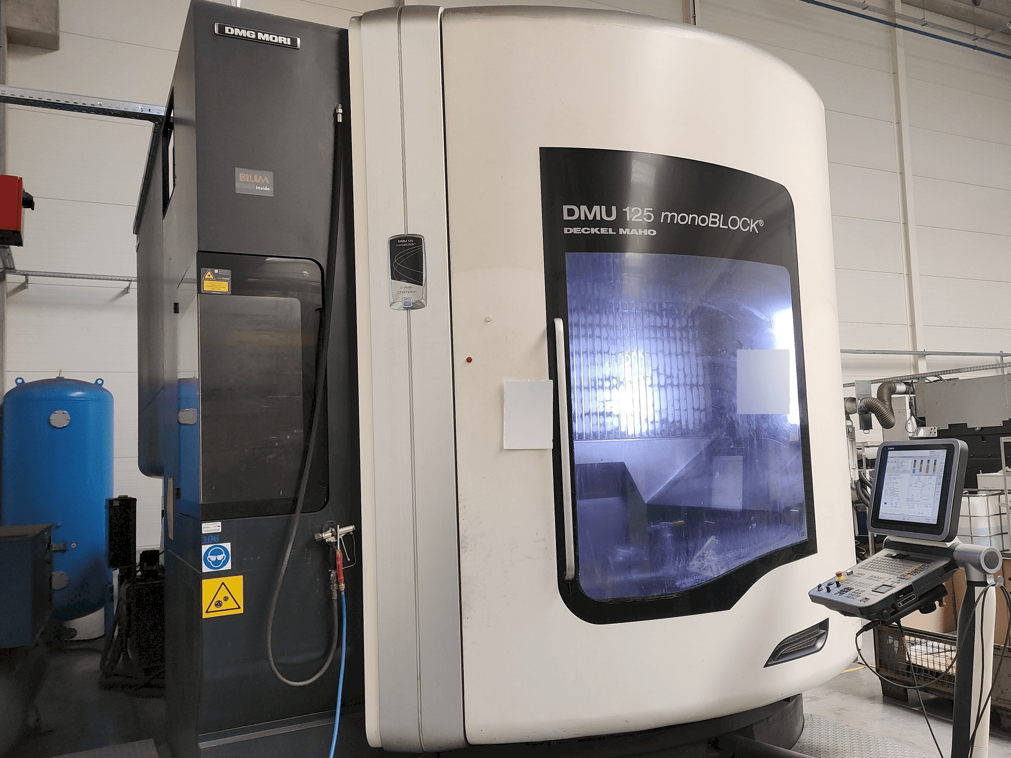 A DMG MORI DMU125 monoBLOCK gép elölnézete