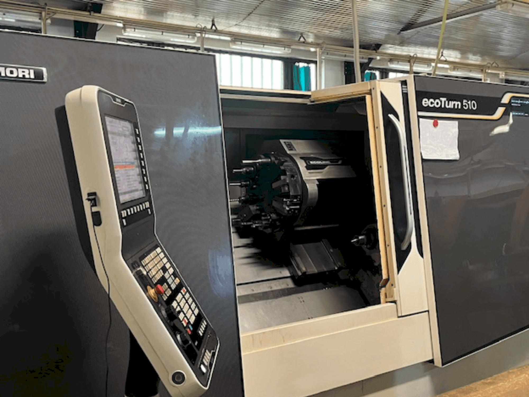 A Gildemeister EcoTurn 510 gép elölnézete