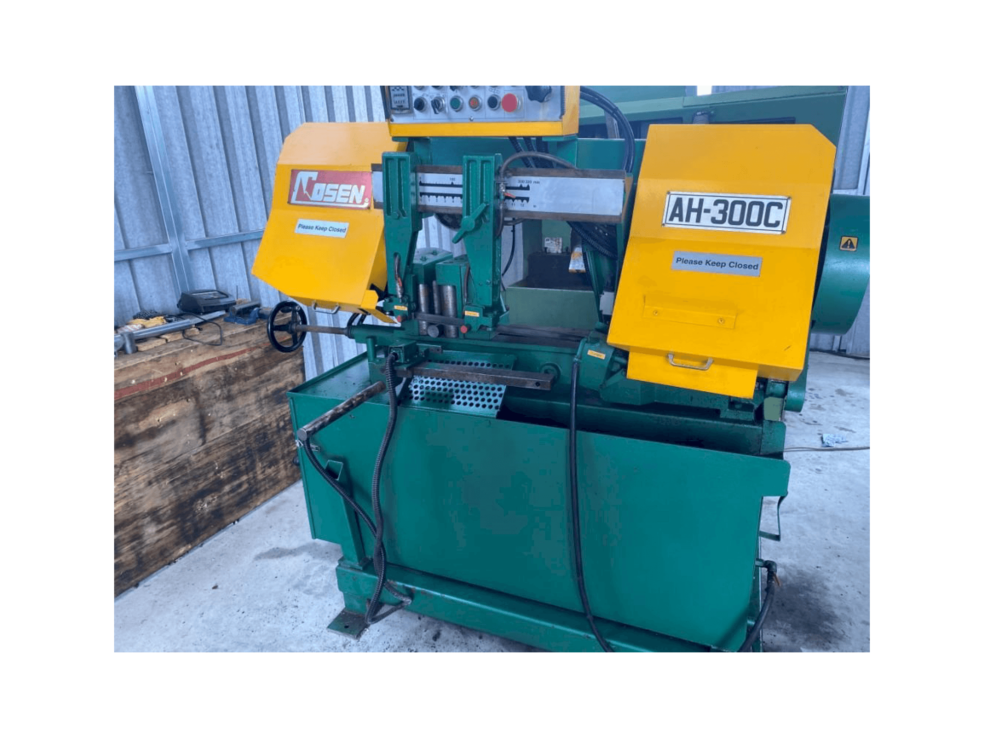 A Cosen AH300C gép elölnézete