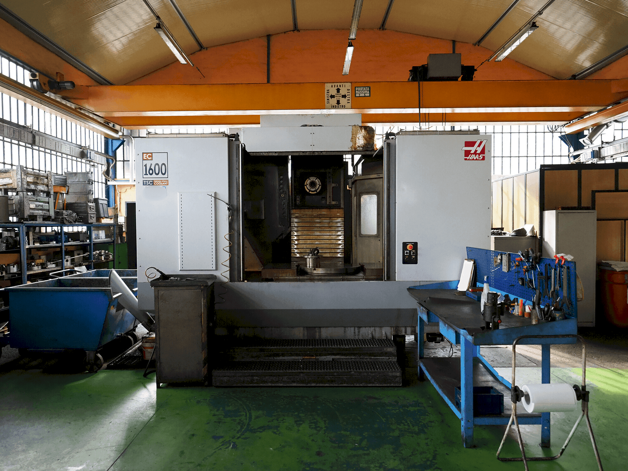 A HAAS EX 1600 4X gép elölnézete