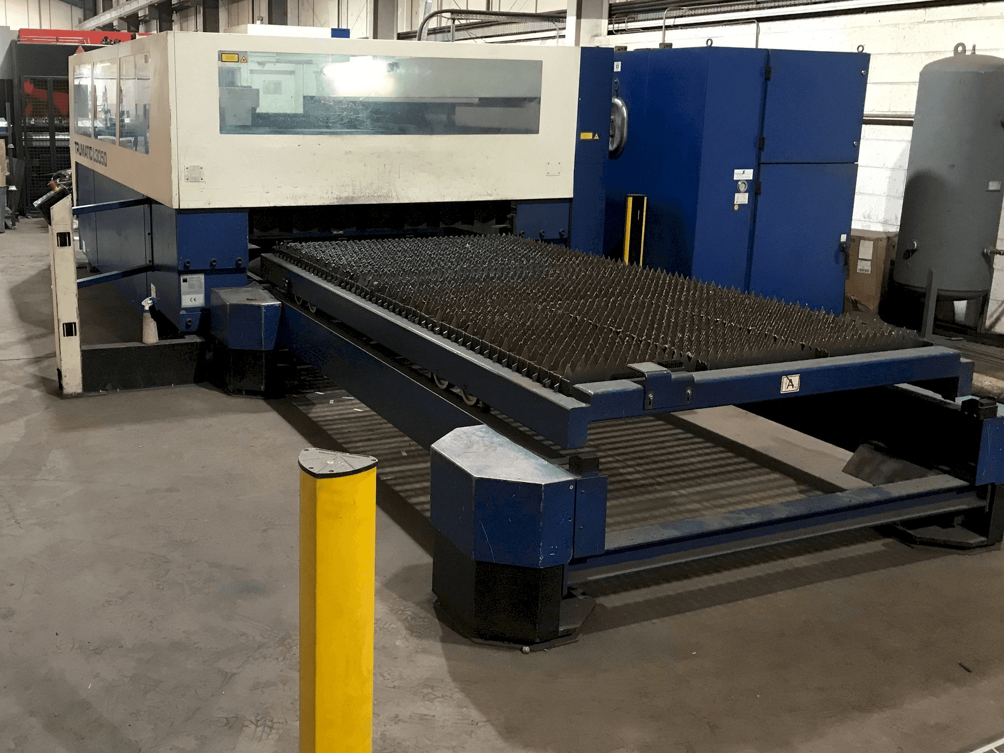 A Trumpf Trumatic L3050 gép elölnézete