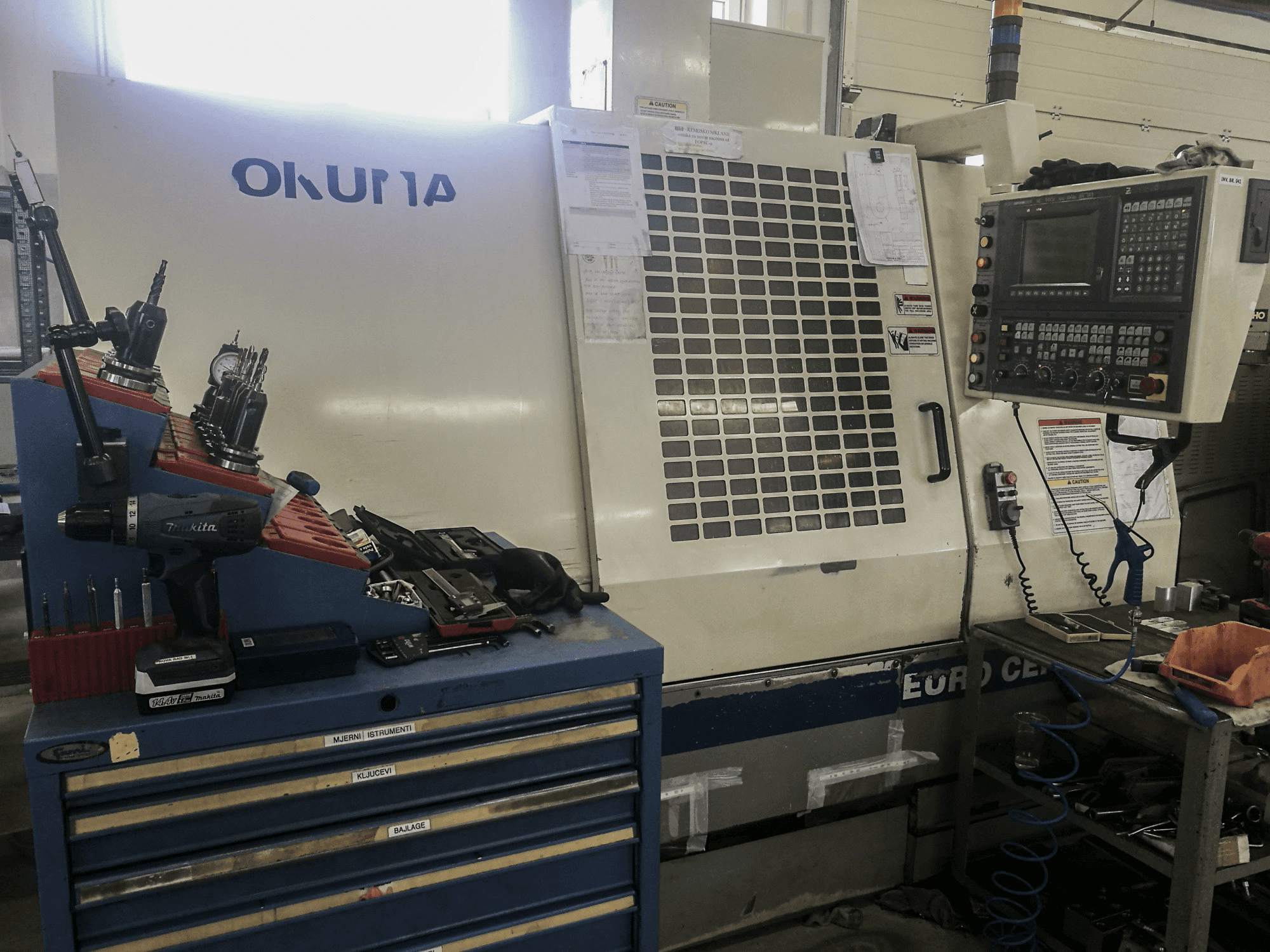 A Okuma EURO CENTER V50 gép elölnézete