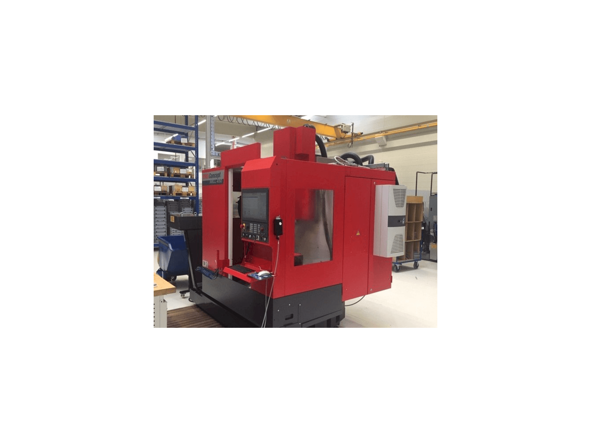 A EMCO Concept Mill 450 gép elölnézete