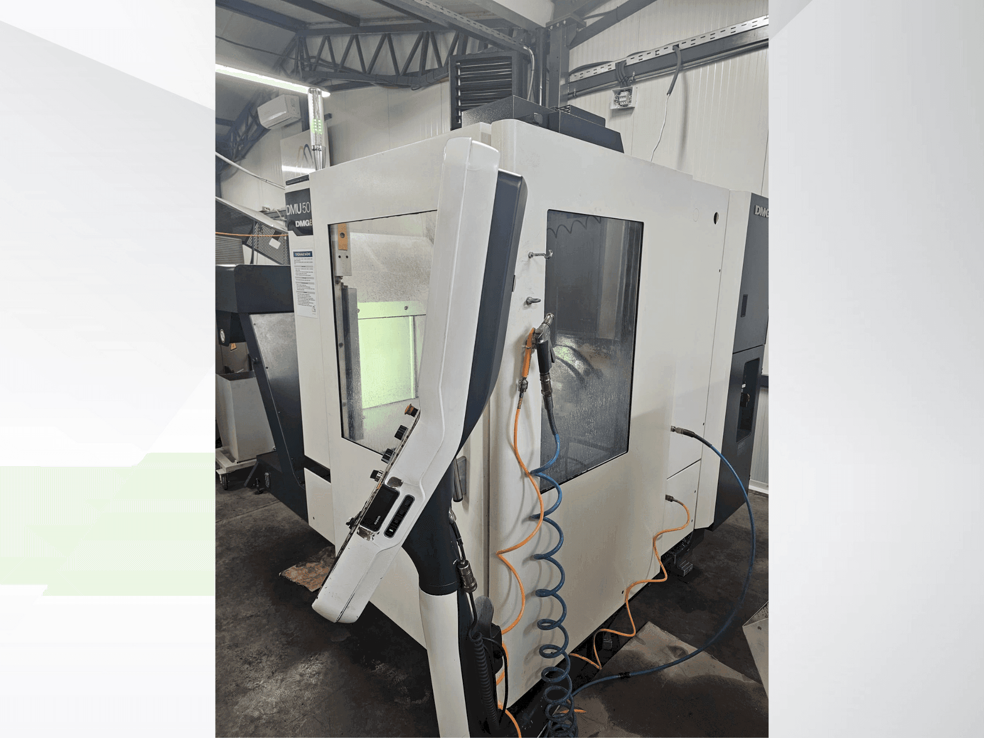 A DMG DECKEL MAHO DMU 50 eco gép elölnézete