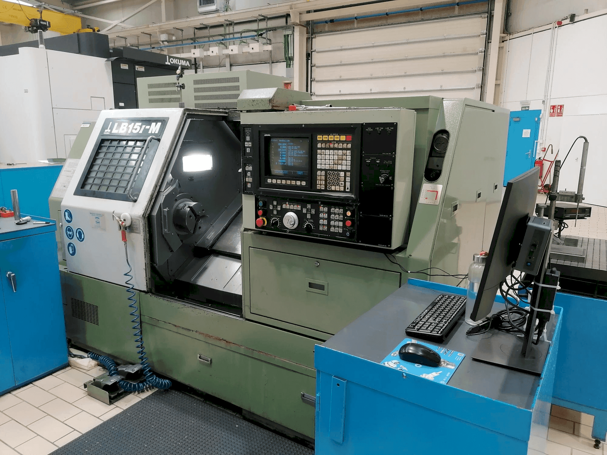 A Okuma LB15-M gép elölnézete