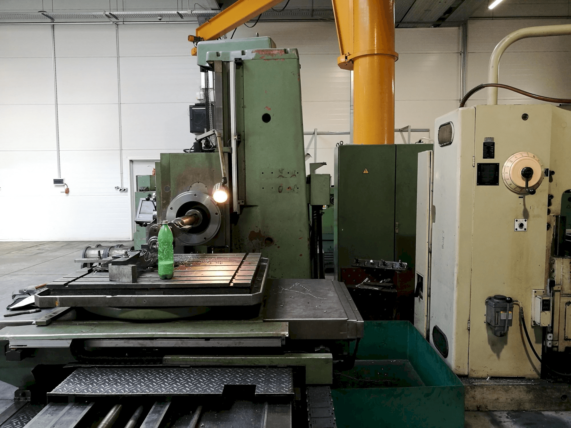 A TOS WHN 9B gép elölnézete