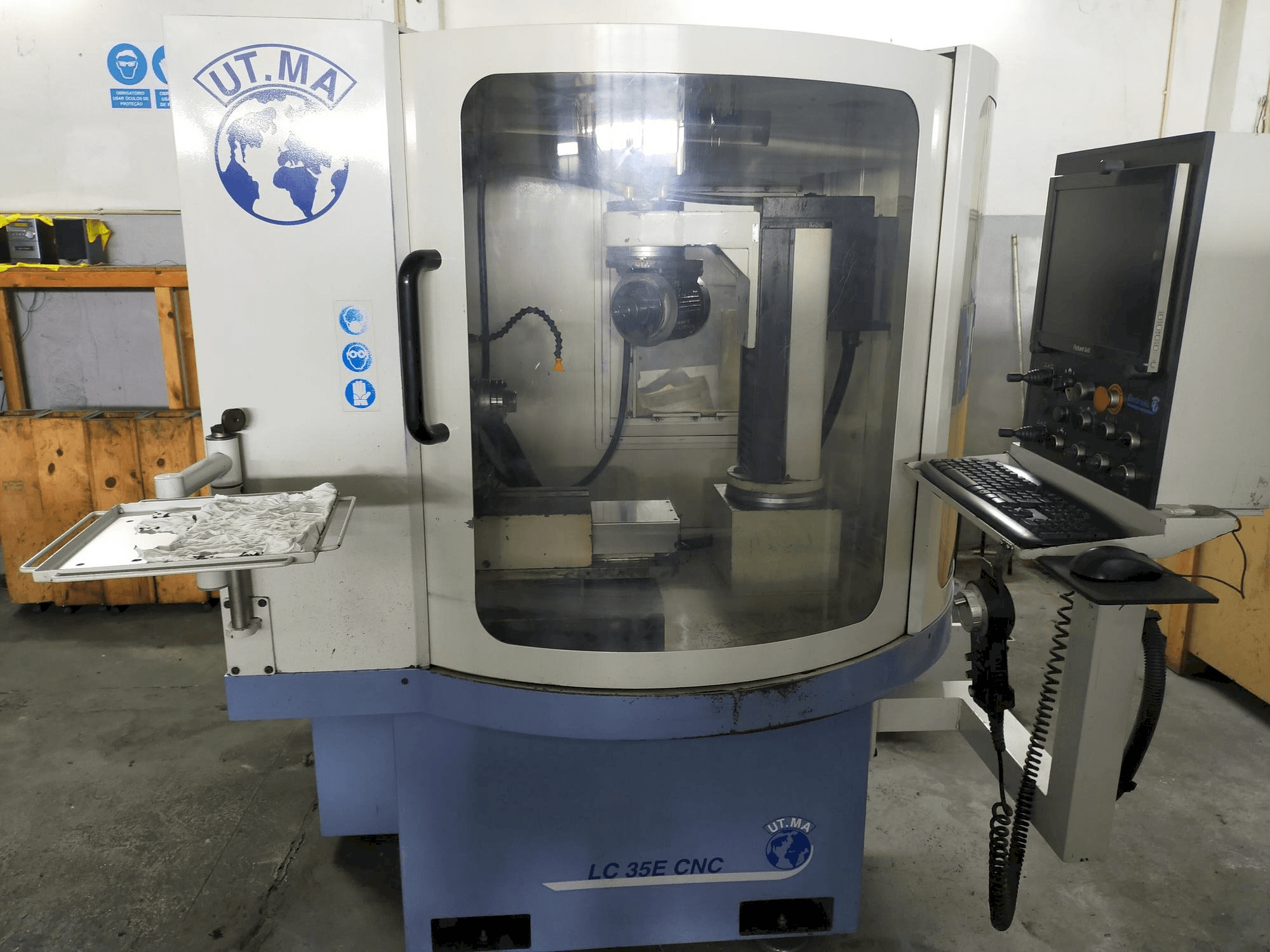 A UT.MA LC 35E gép elölnézete