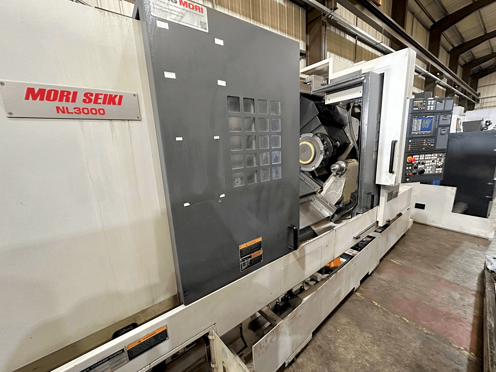 A MORI SEIKI NL3000Y/1250 gép elölnézete