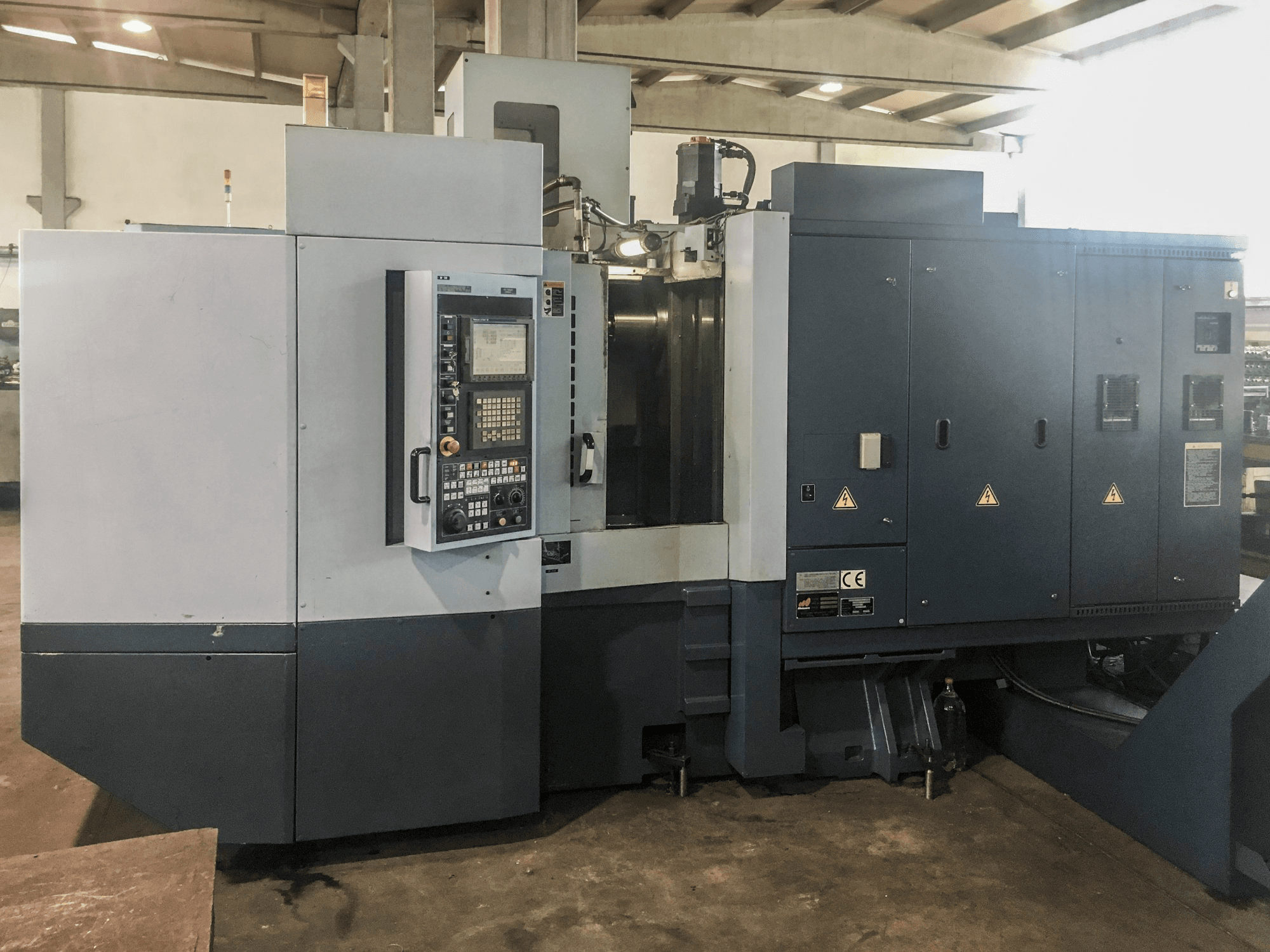 A Matsuura H.PLUS-405 gép elölnézete
