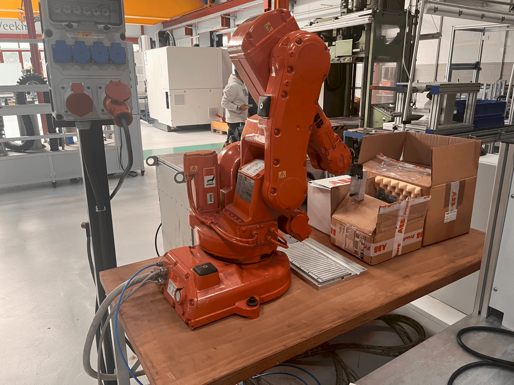 A ABB IRB 140 M2000 gép elölnézete