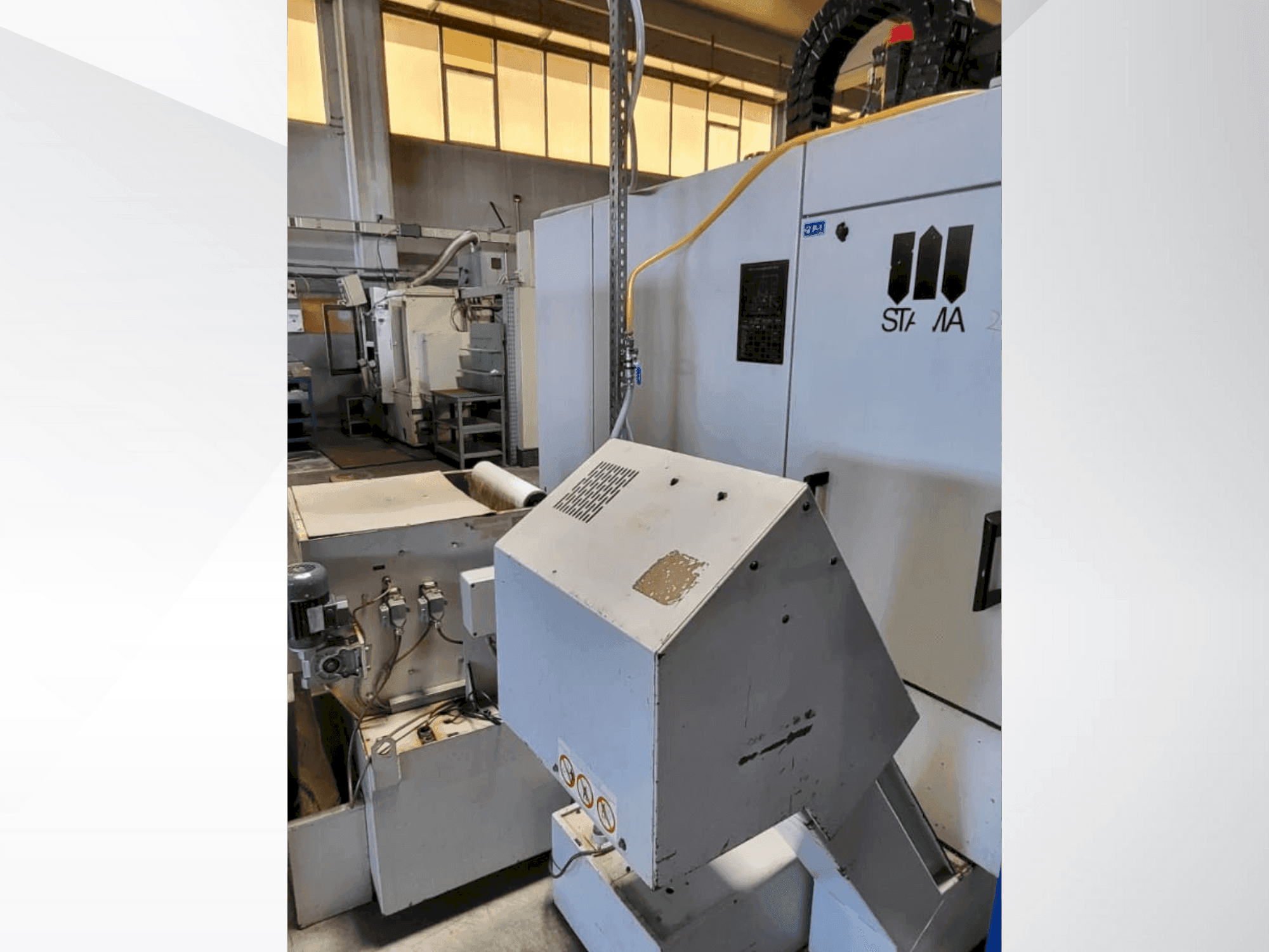 A STAMA MC325 gép elölnézete