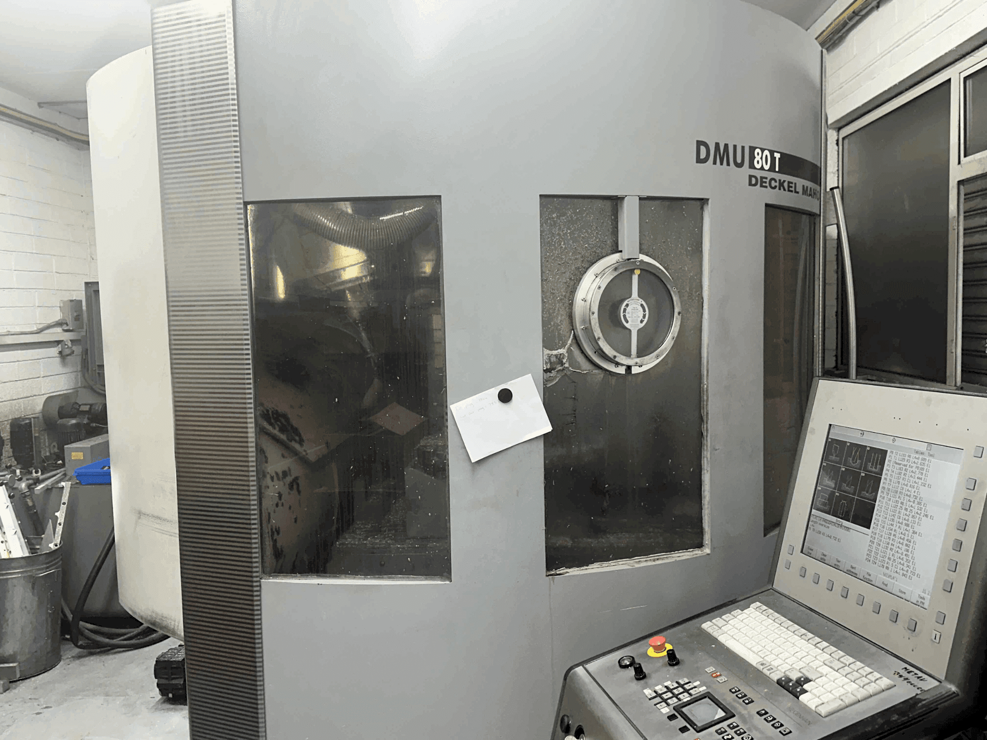 A DECKEL MAHO DMU 80T (2002) gép elölnézete