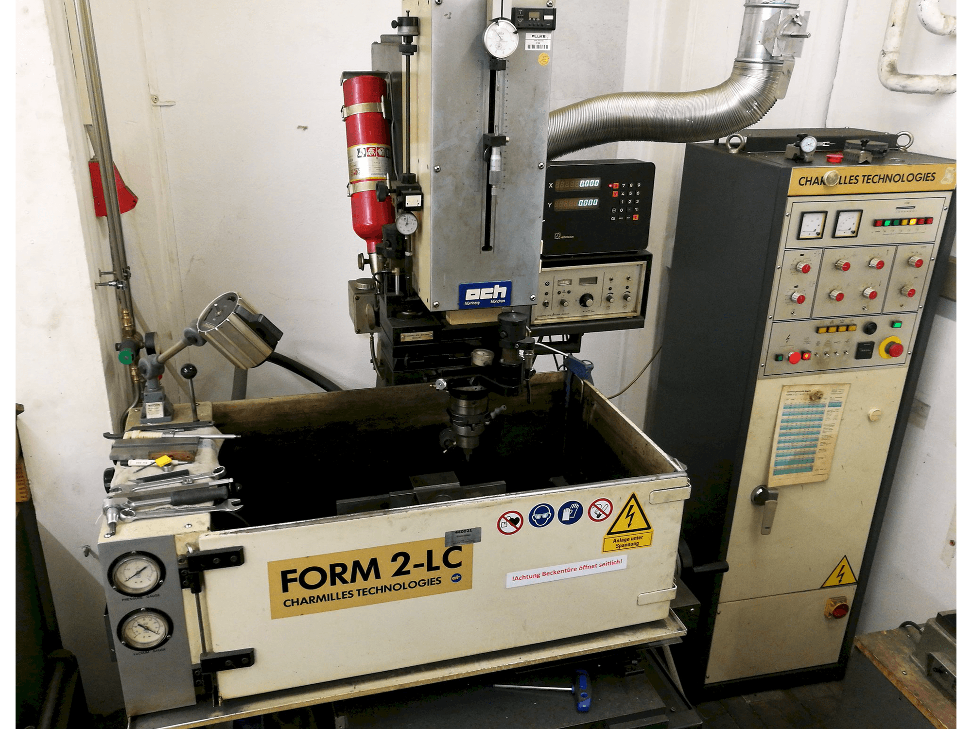 A CHARMILLES Form 2-LC gép elölnézete
