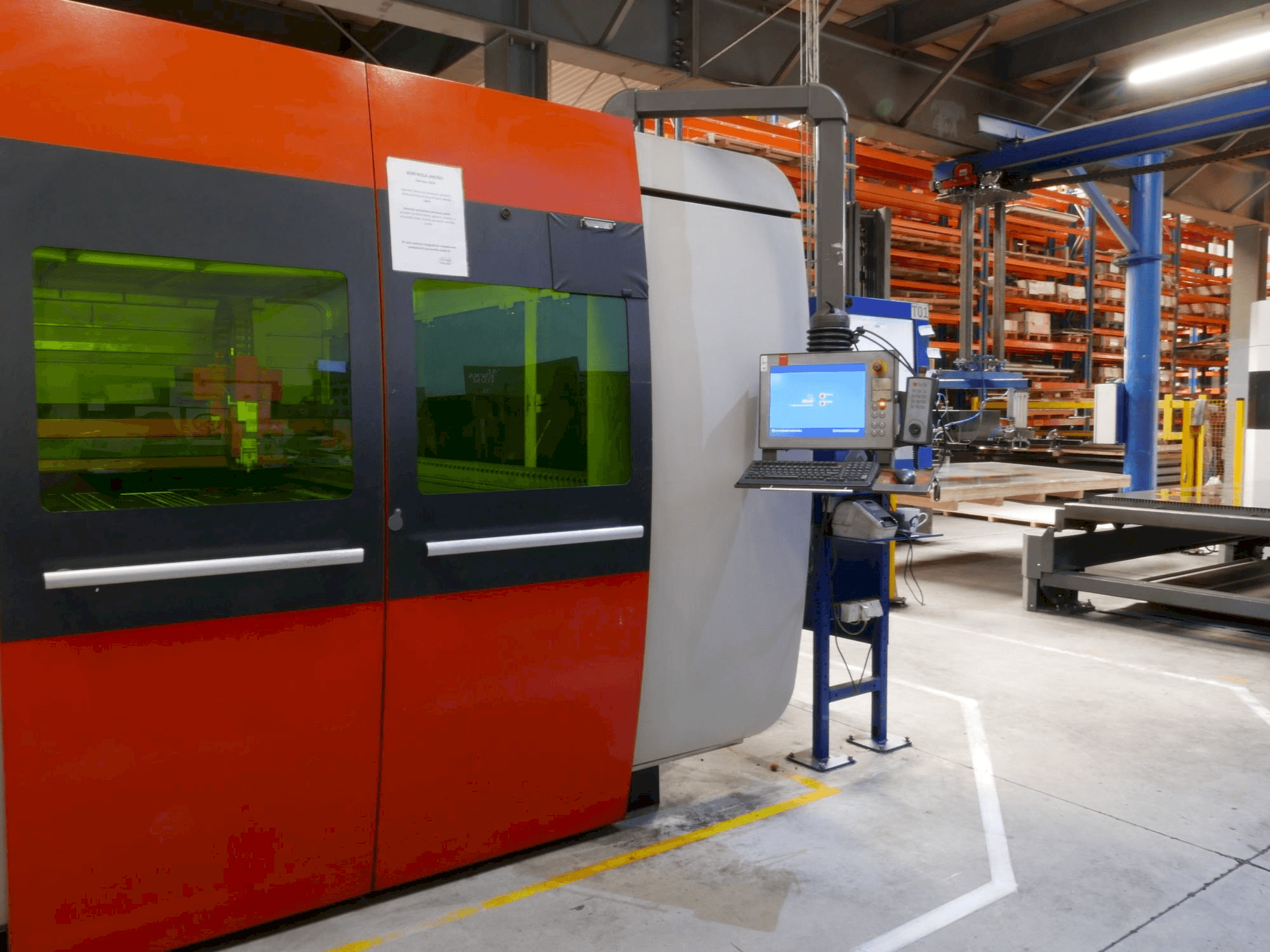 A Bystronic BySprint Fiber 3015 gép elölnézete