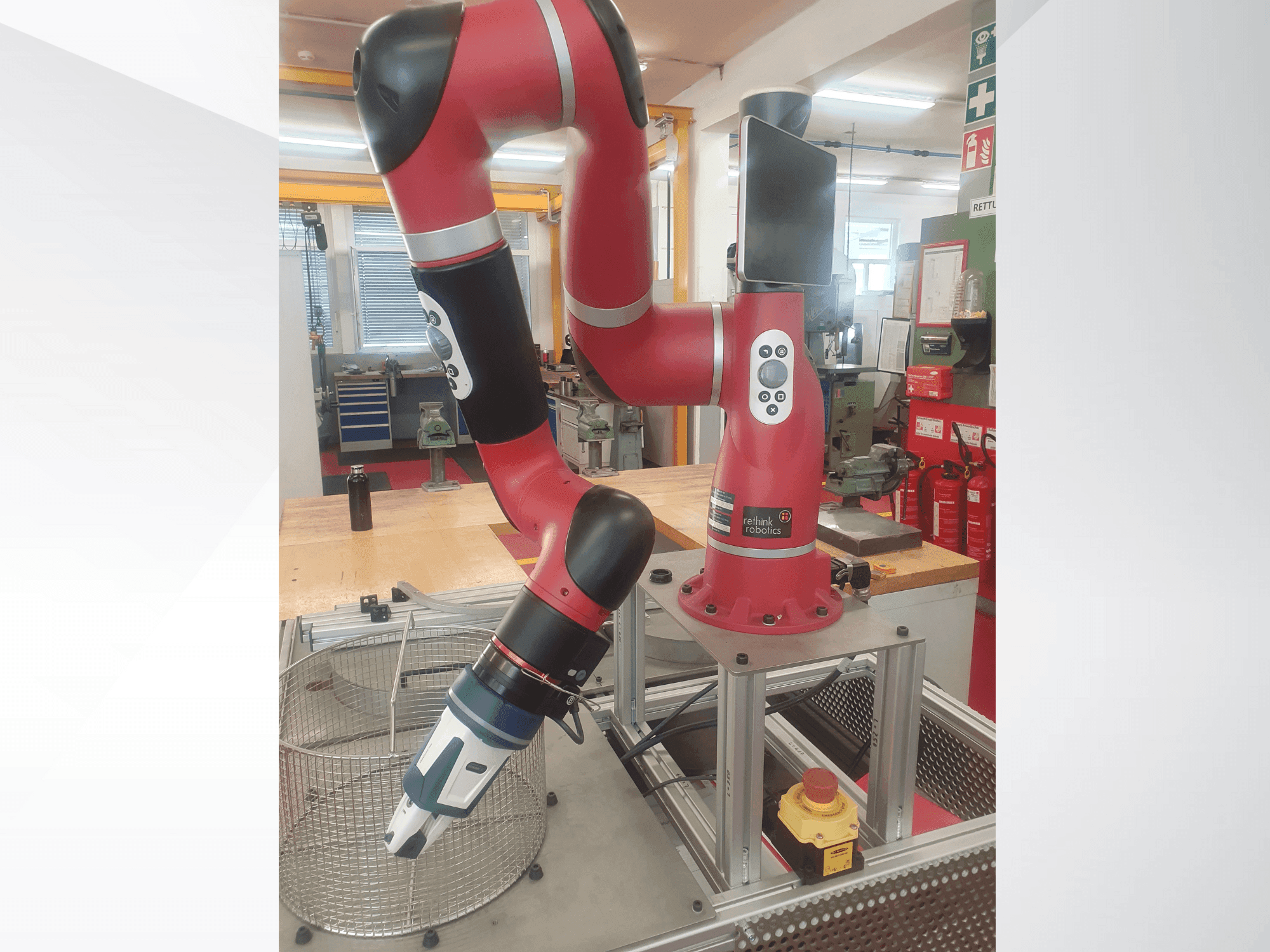 A RETHINK Robotics Sawyer gép elölnézete