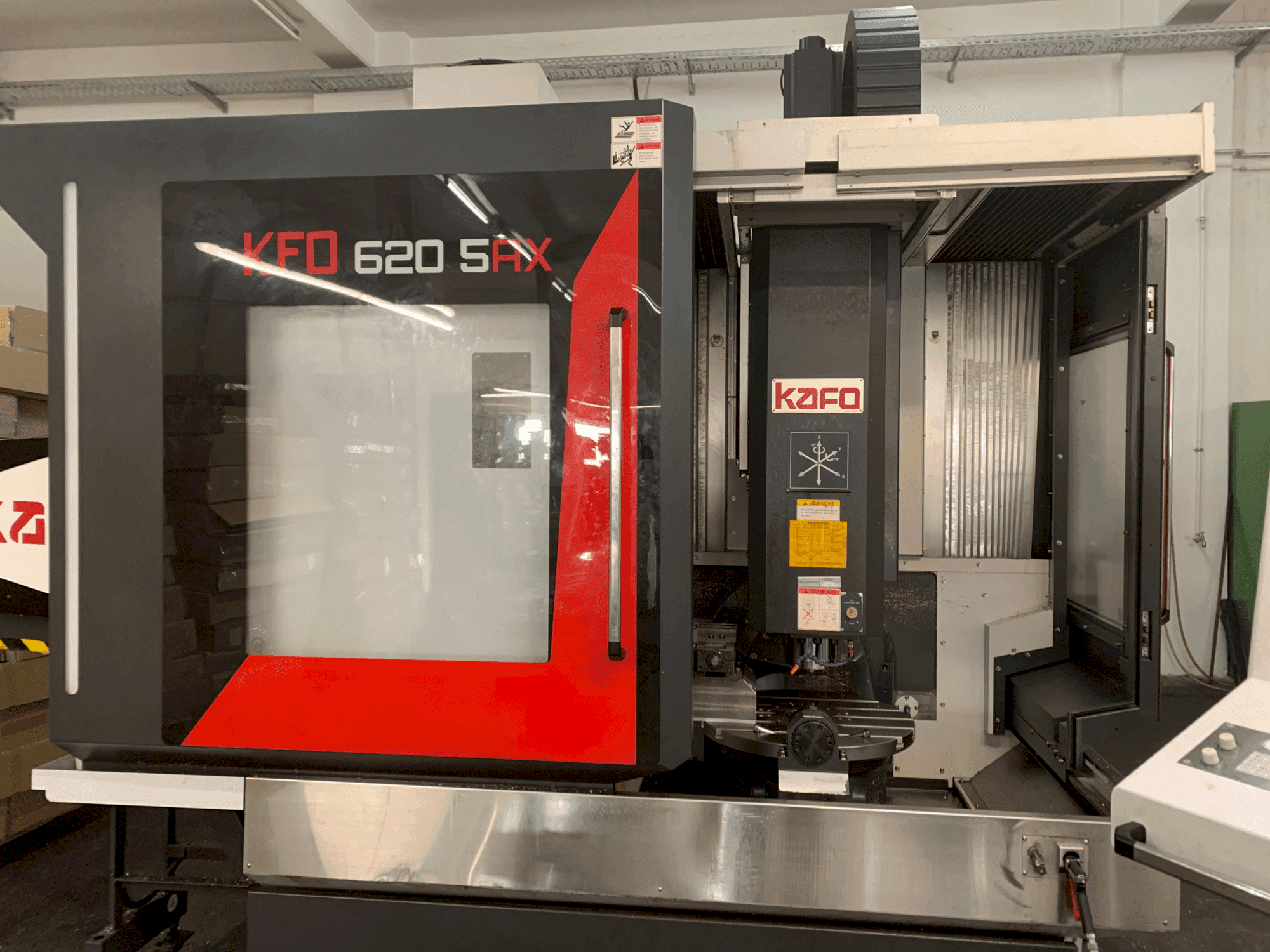 A KAFO KFO 620 5AX gép elölnézete