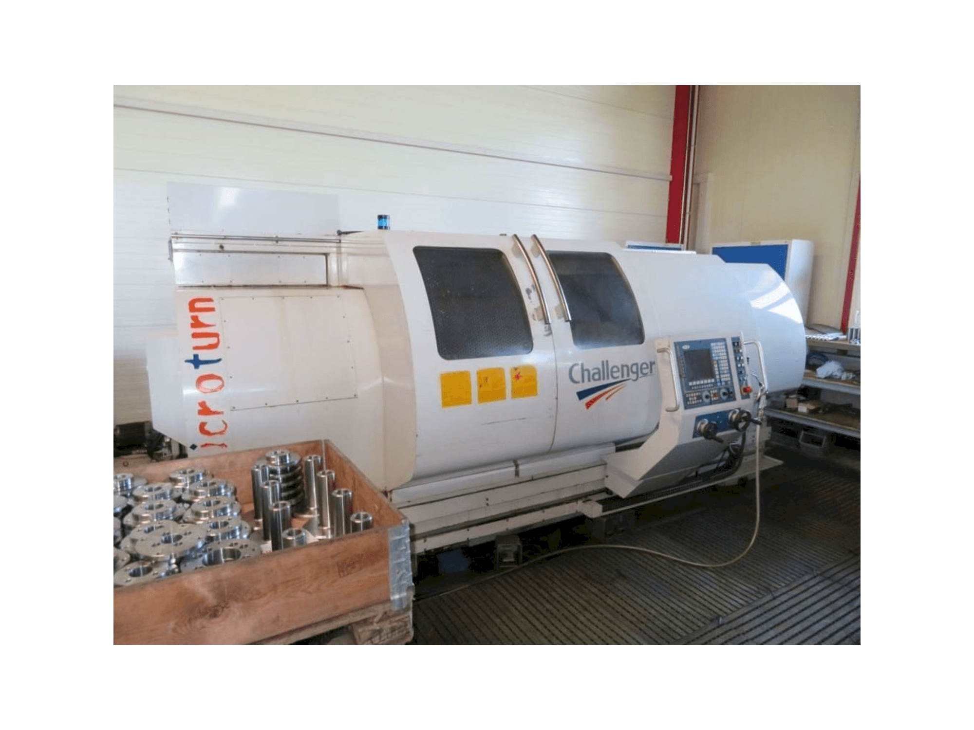 A Challenger Microturn BNC 2680 gép elölnézete