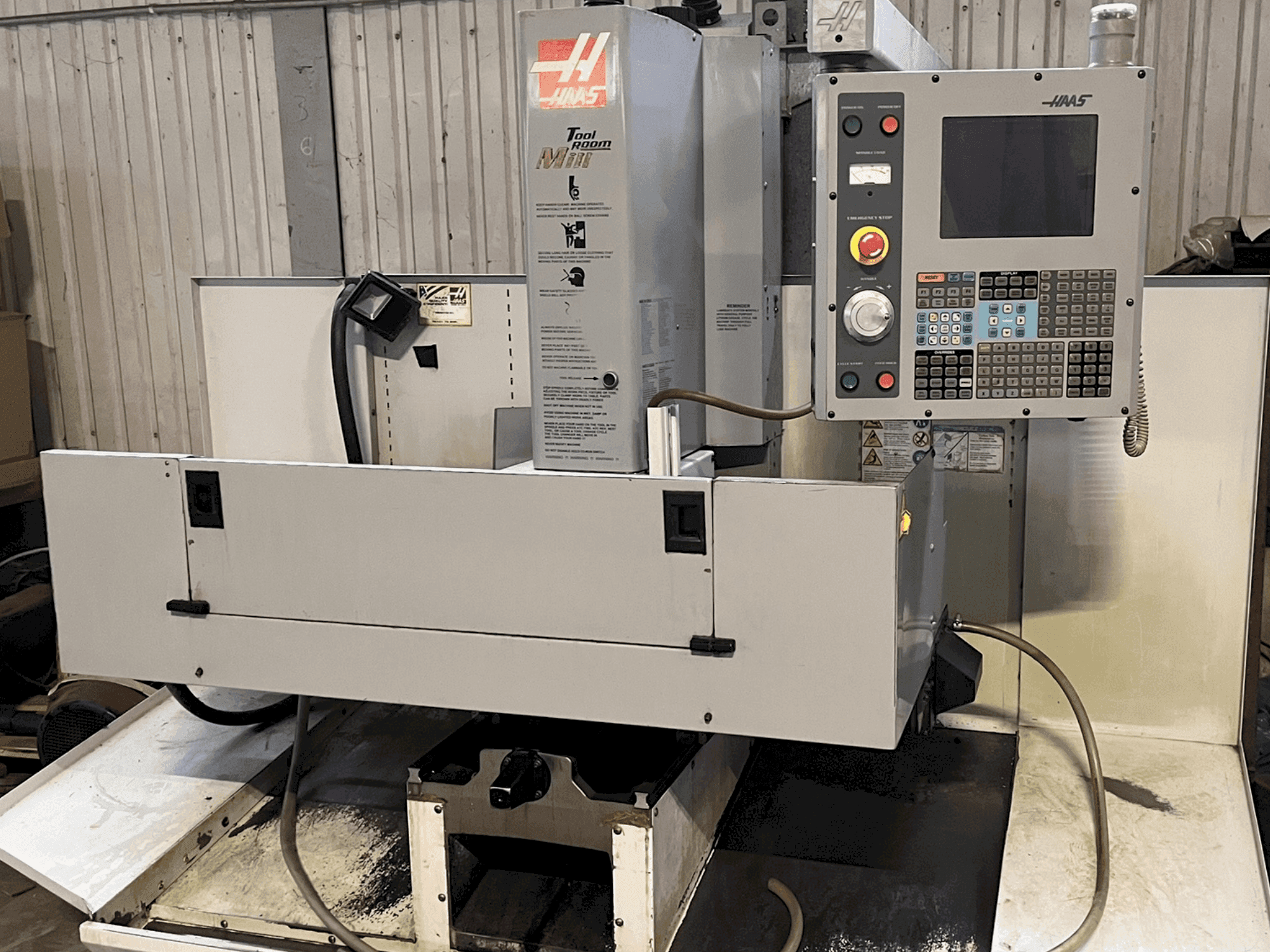 A HAAS TM-2HE gép elölnézete