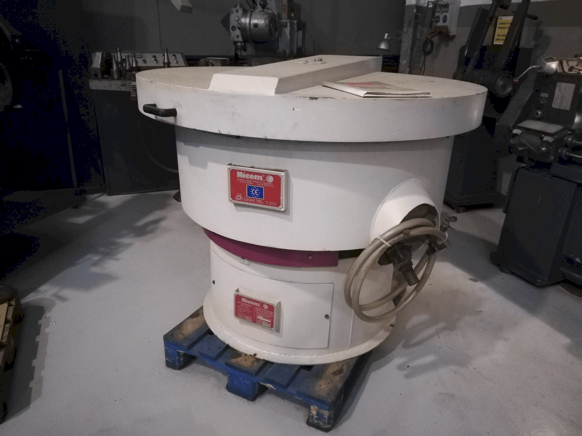 A NICEM VIB 250 SM gép elölnézete