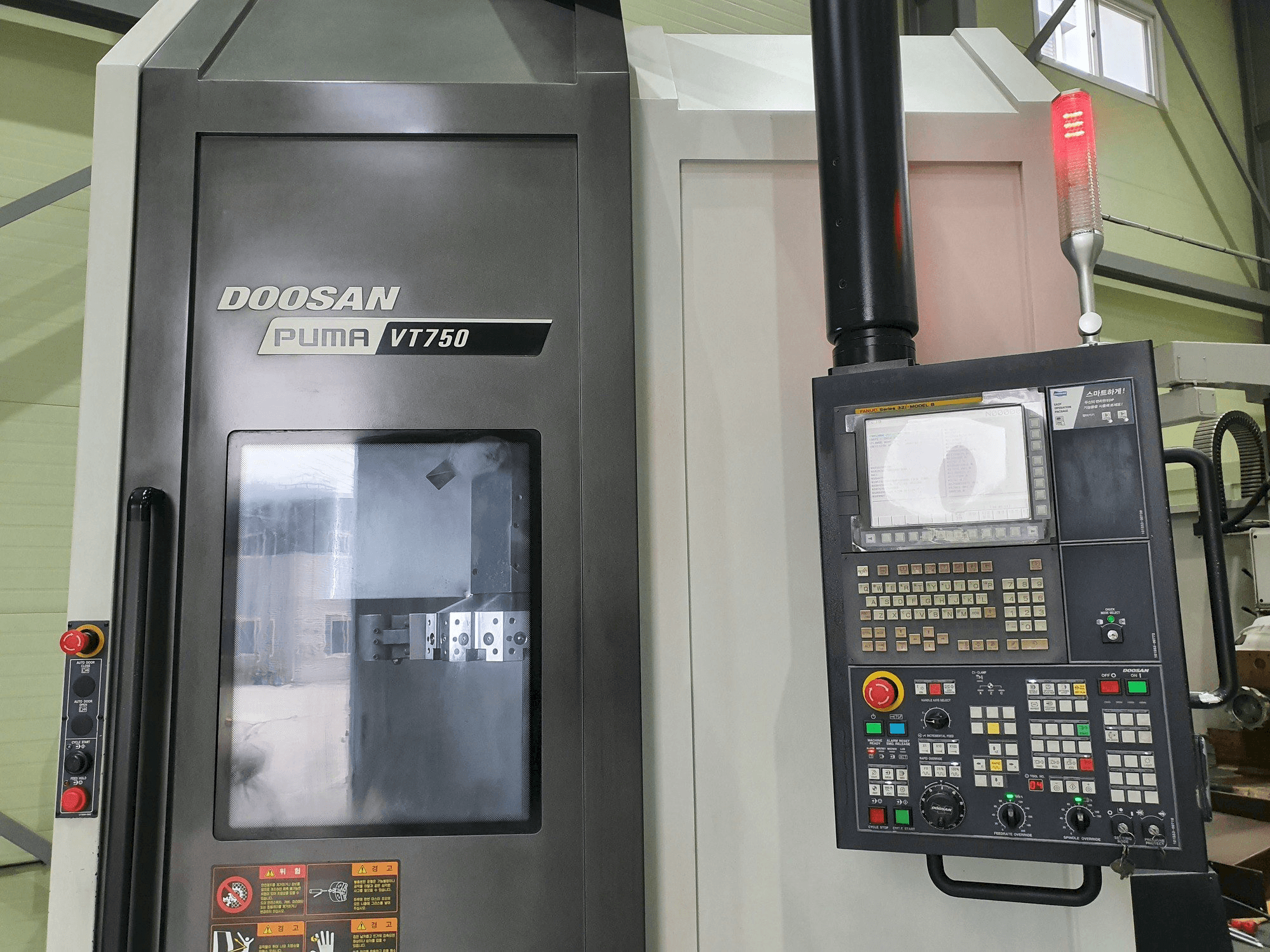 A Doosan VT750 gép elölnézete