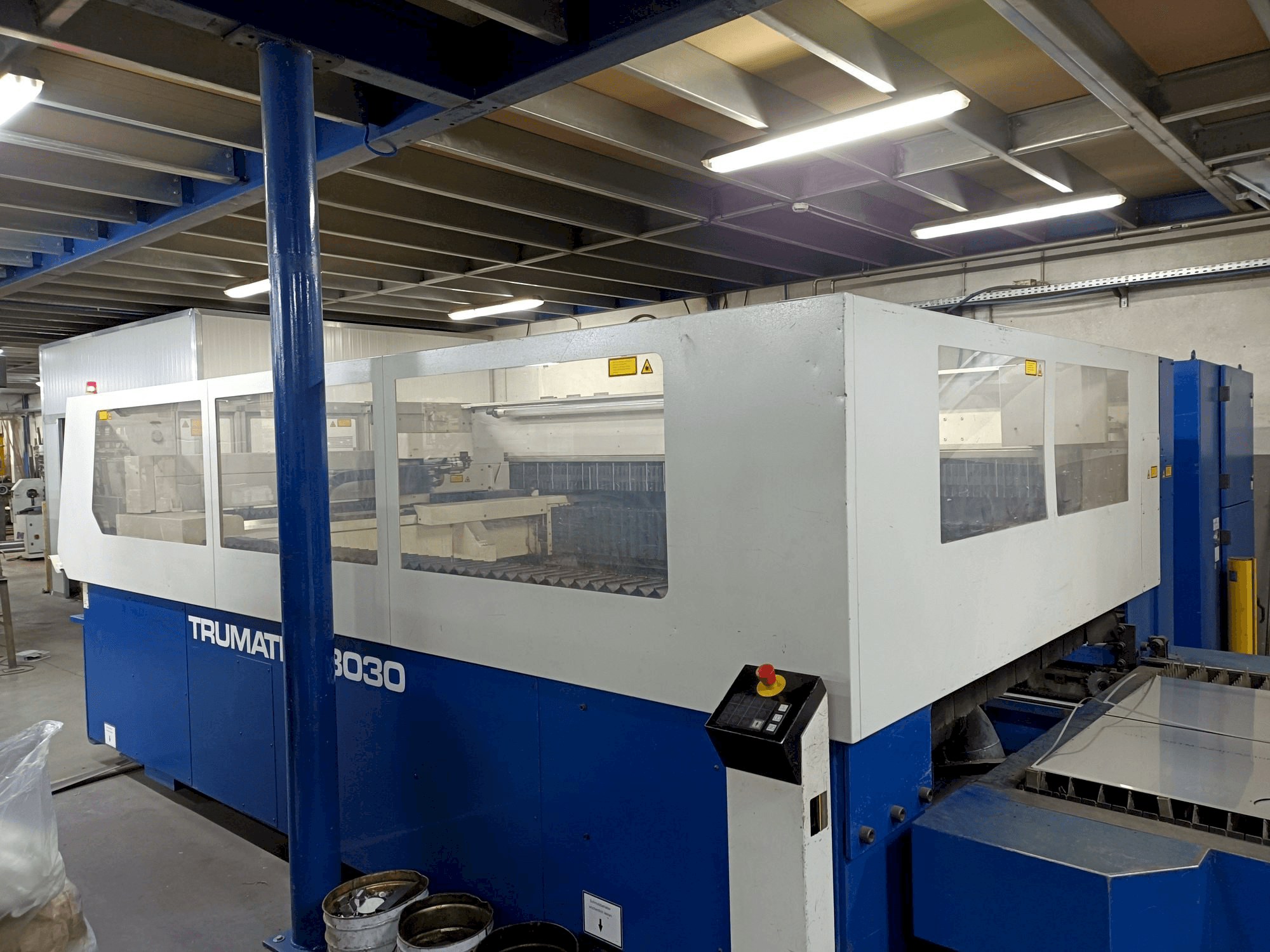 A Trumpf Trumatic L3030 gép elölnézete