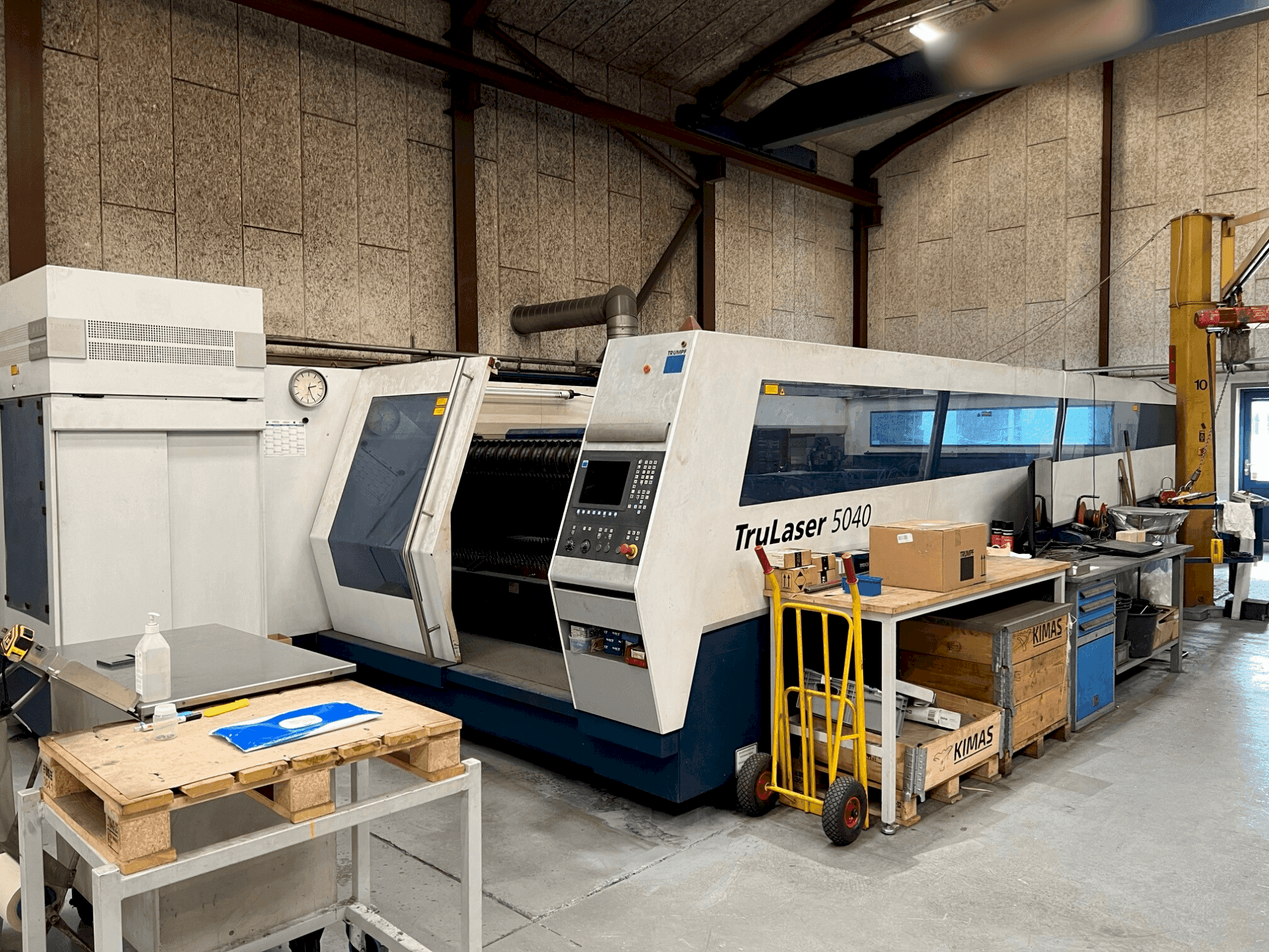 A TRUMPF TruLaser 5040 gép elölnézete