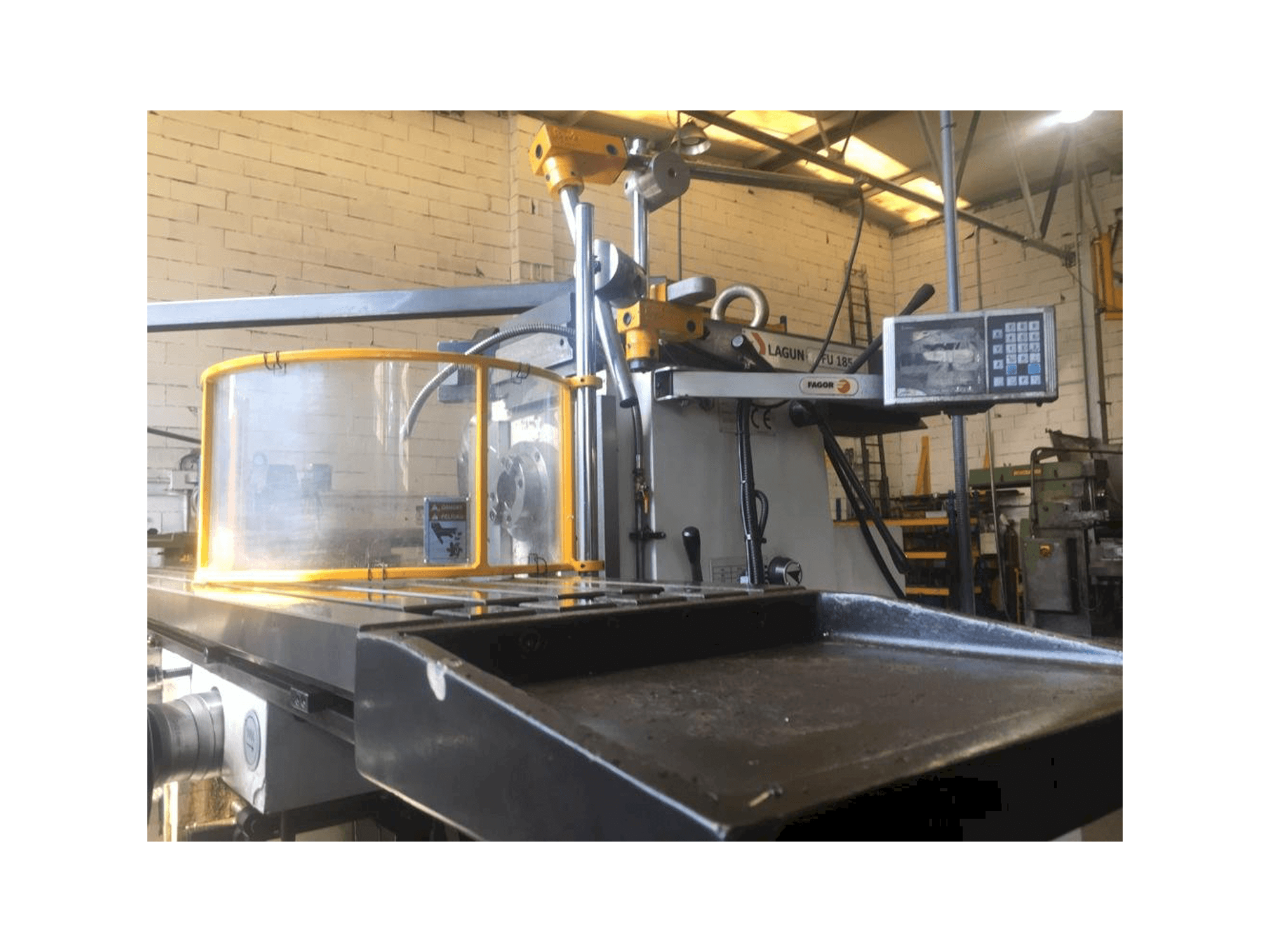 A LAGUN FU-185 gép elölnézete