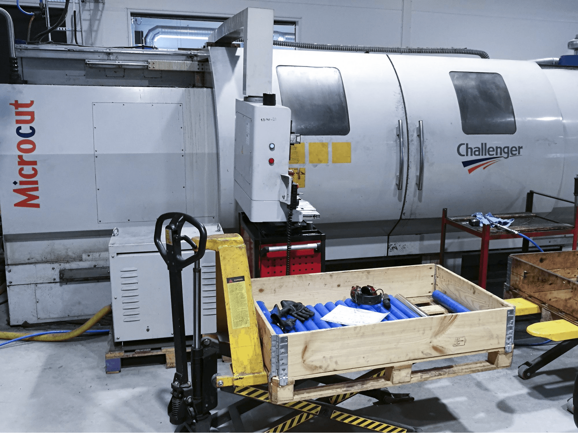 A MICROCUT BNC-30160X gép elölnézete