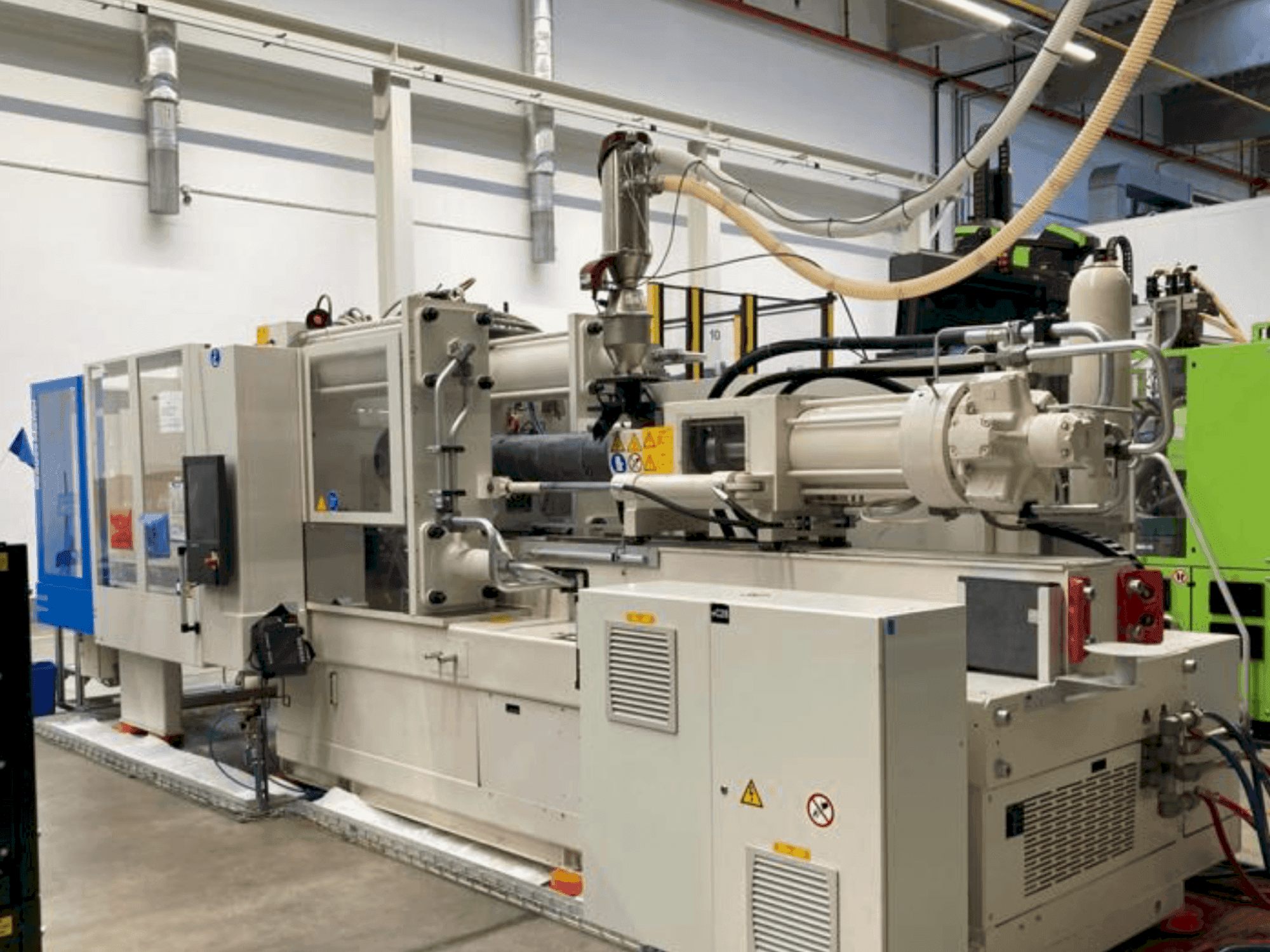 A Krauss Maffei 420-2000 CX gép elölnézete