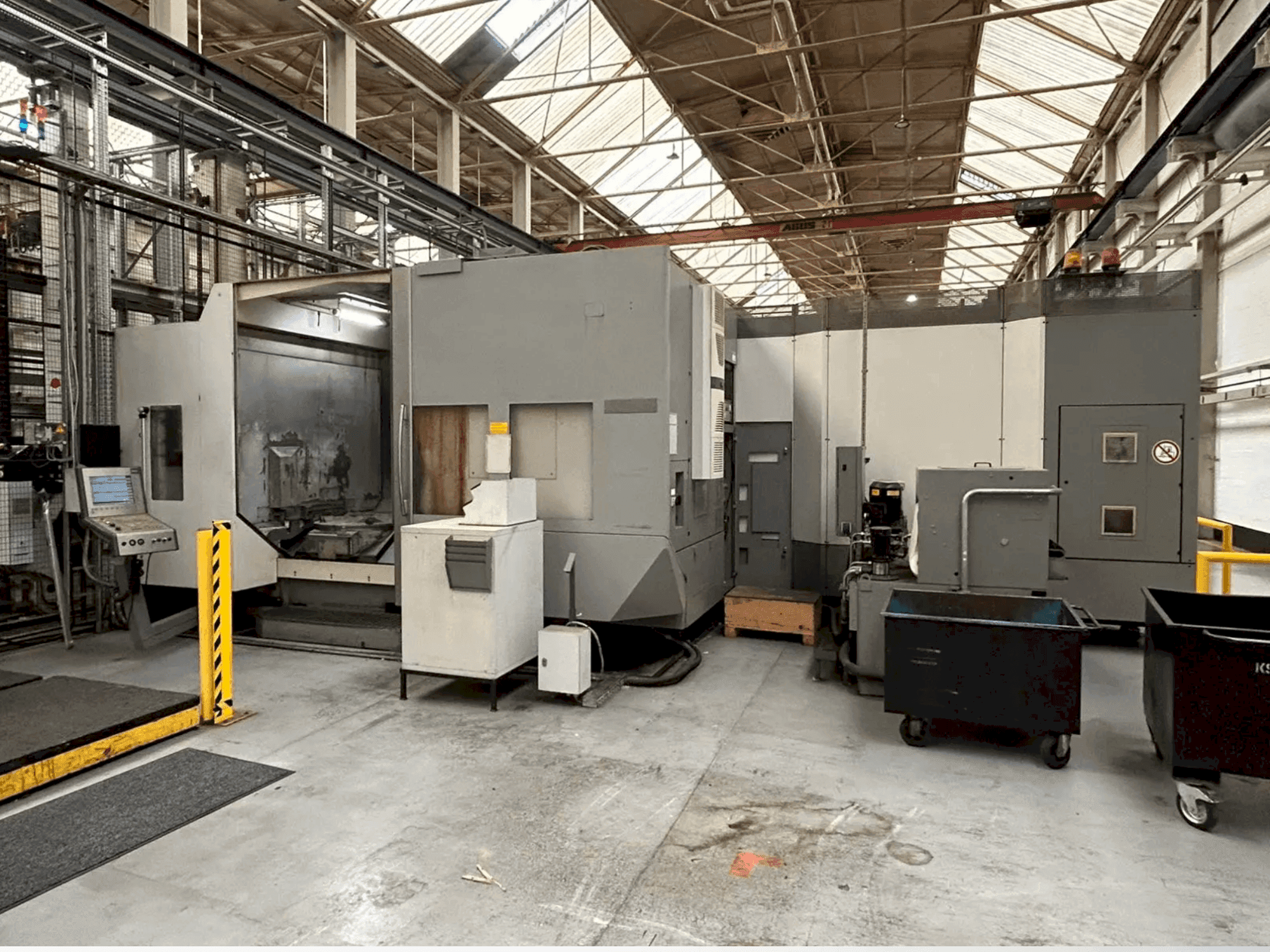 A DMG DMC 100 H gép elölnézete