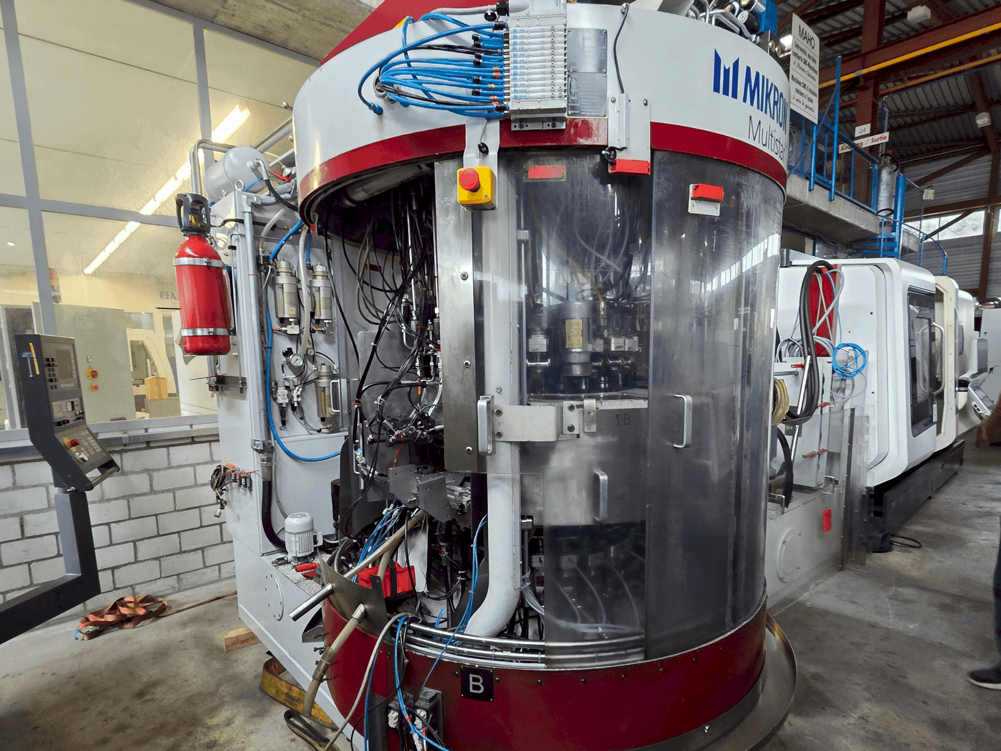 A MIKRON Multistar CX-24/500R gép elölnézete