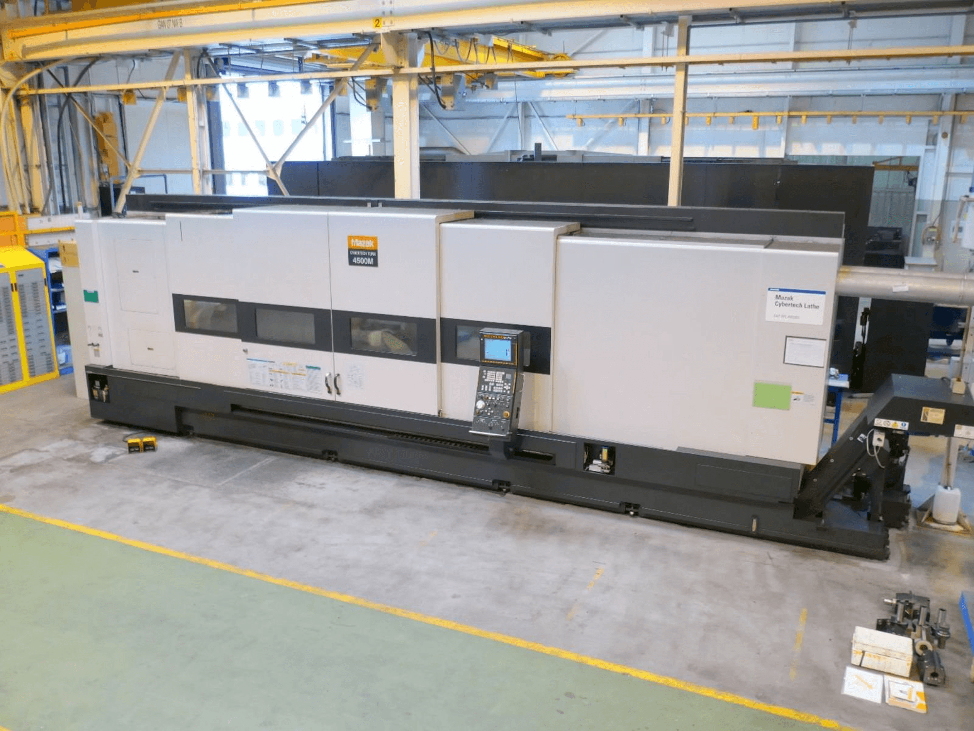 A Mazak CYBERTECH TURN 4500M gép elölnézete