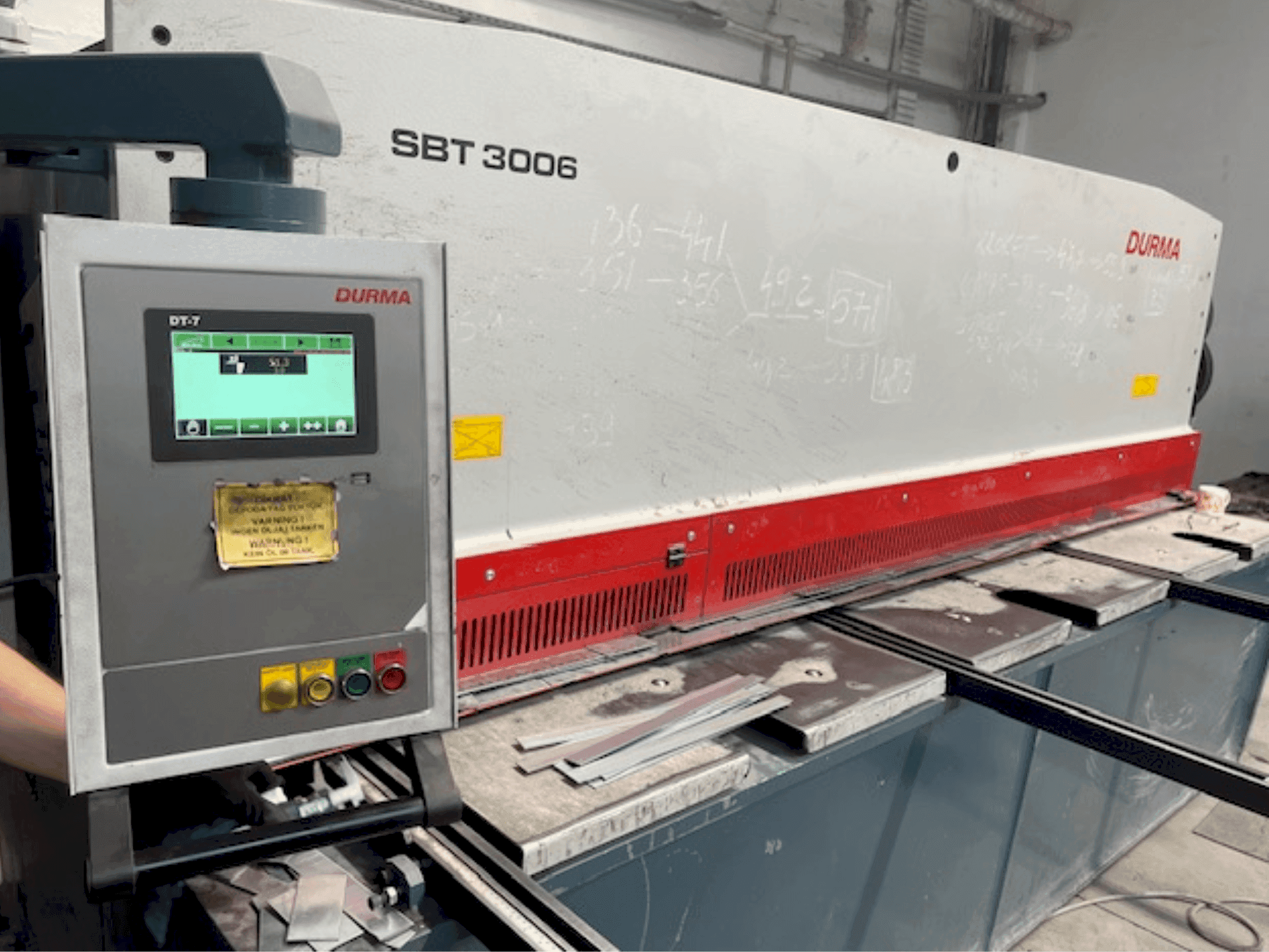 A Durma SBT 3006 gép elölnézete
