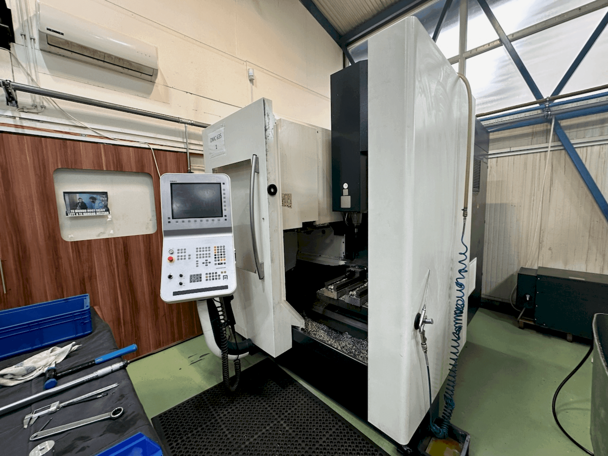 A DMG MORI DMC 635 V eco gép elölnézete