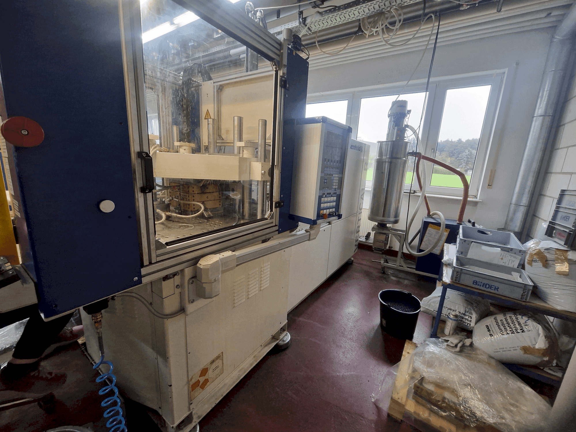 A Battenfeld Vertical R60 125H (2002) gép elölnézete