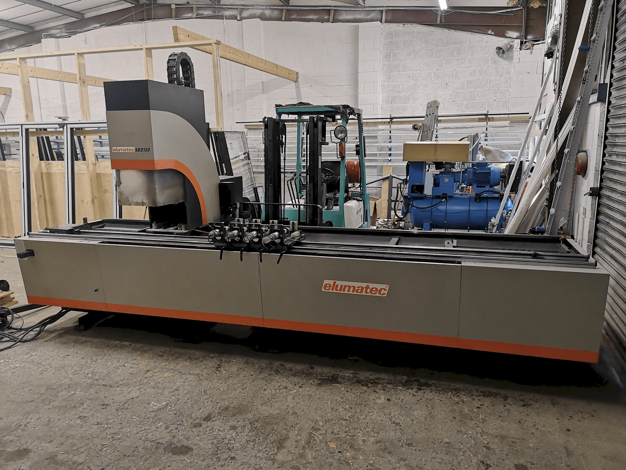 A Elumatec SBZ 122/20 gép elölnézete