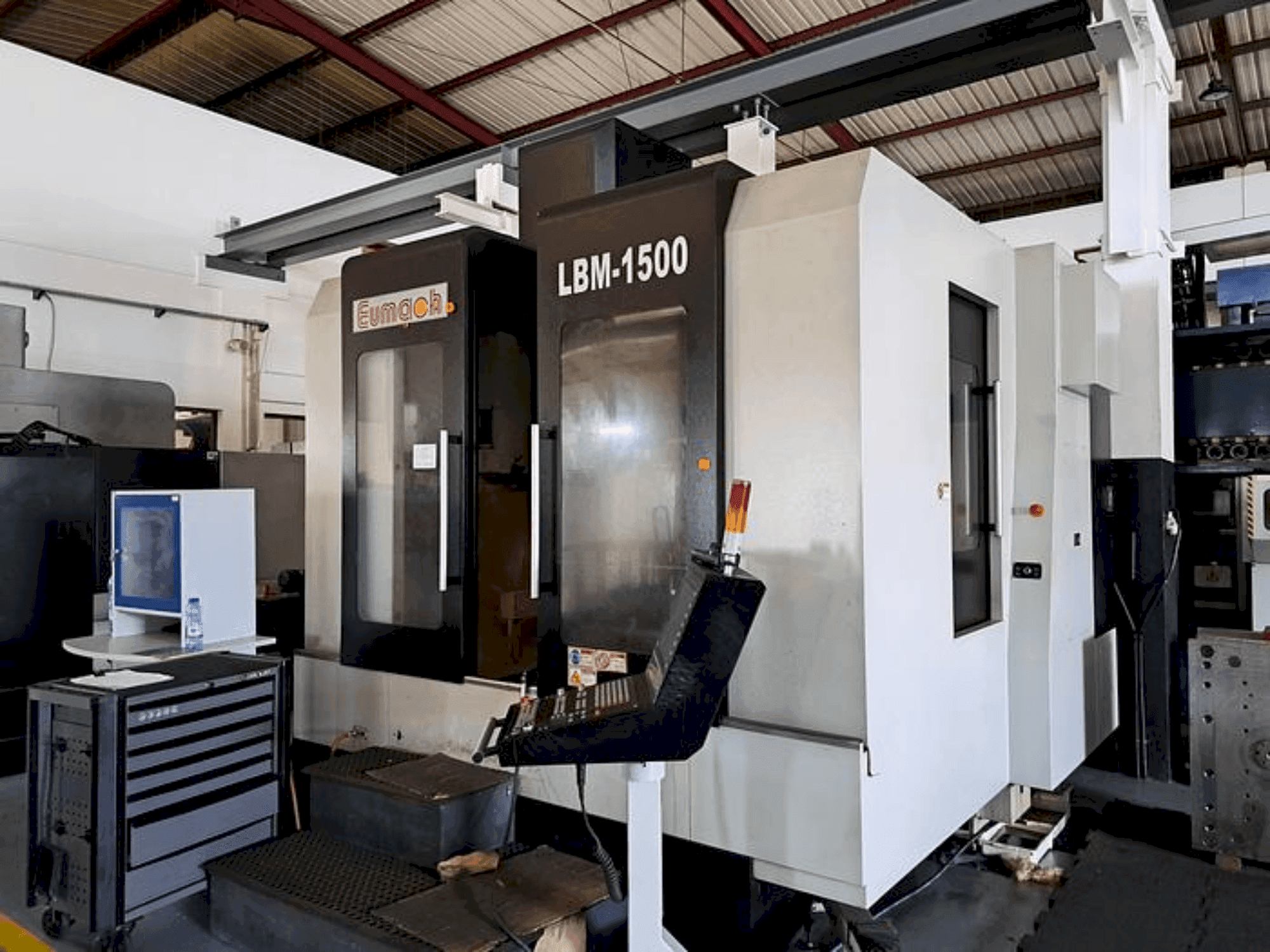 A Eumach LBM-1500 gép elölnézete