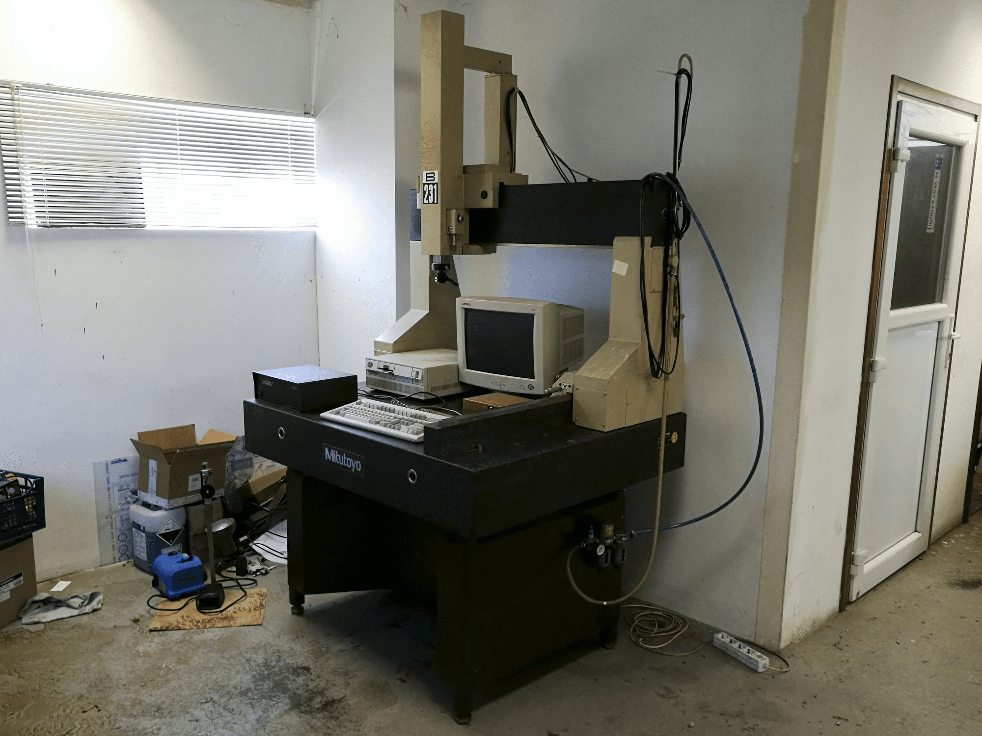 A Mitutoyo B-231 gép jobb nézete