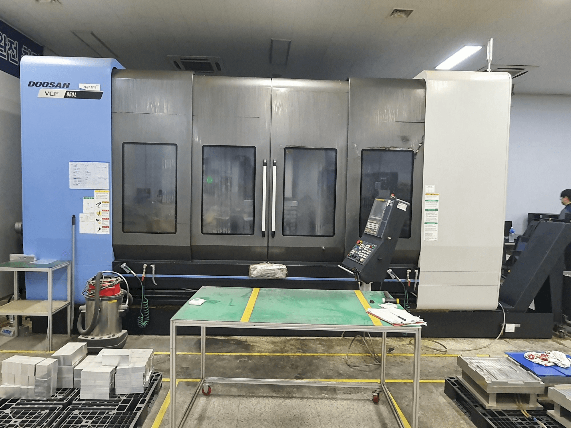 A Doosan VCF850L gép elölnézete